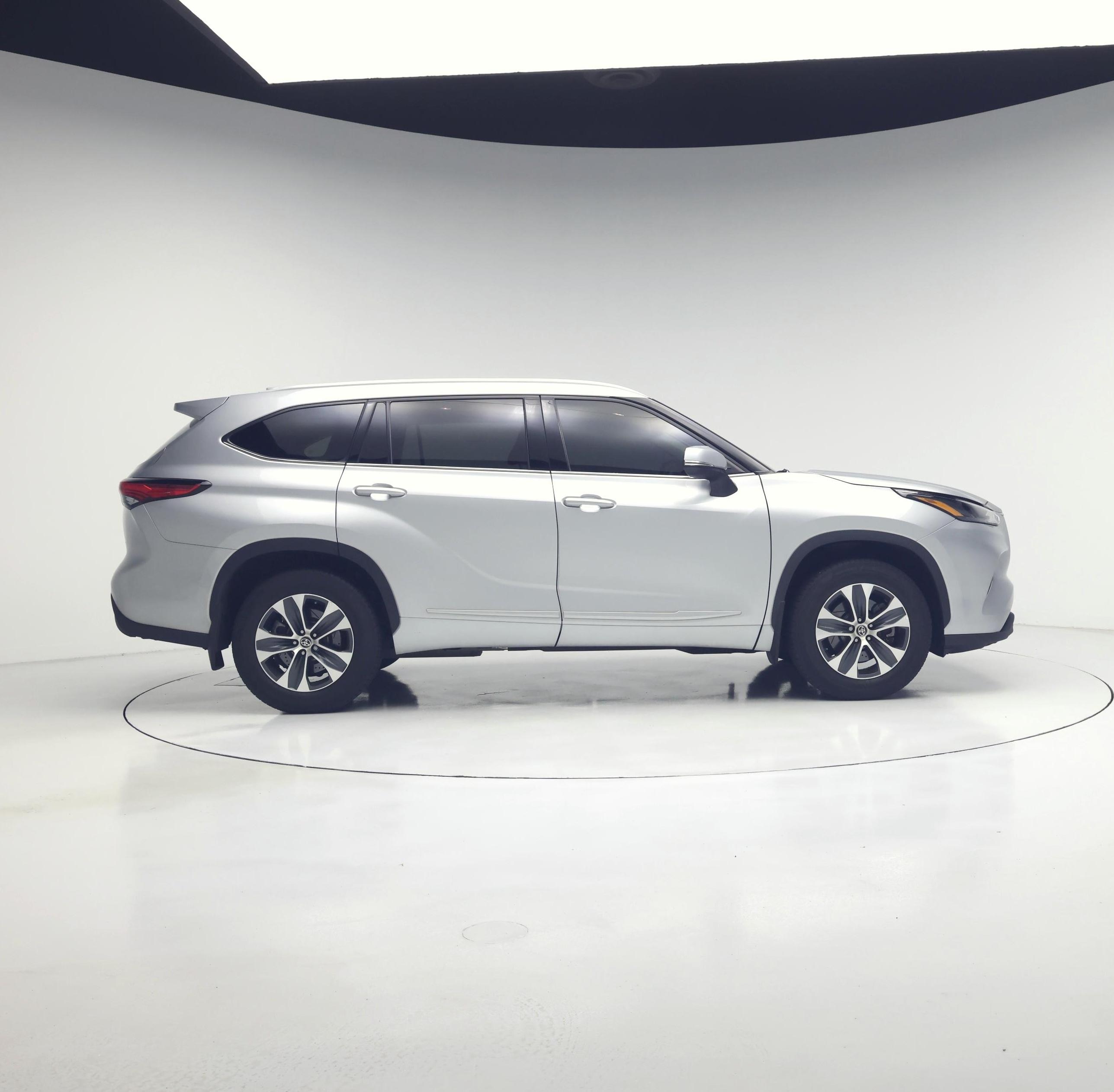 Thumbnail: 2022 Toyota Highlander - 7