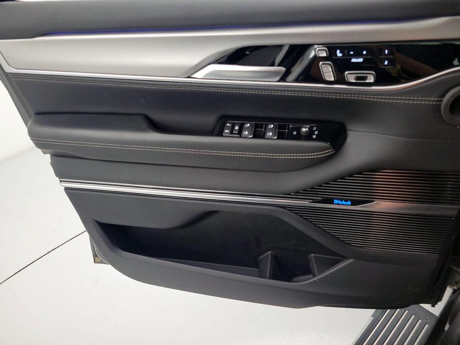 2023 Jeep Grand Wagoneer Series II - Photo 13