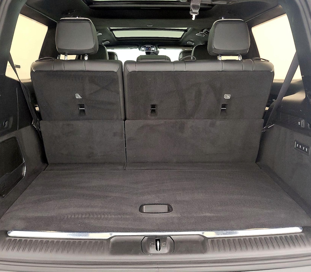 Trunk/Cargo (Seats Up)