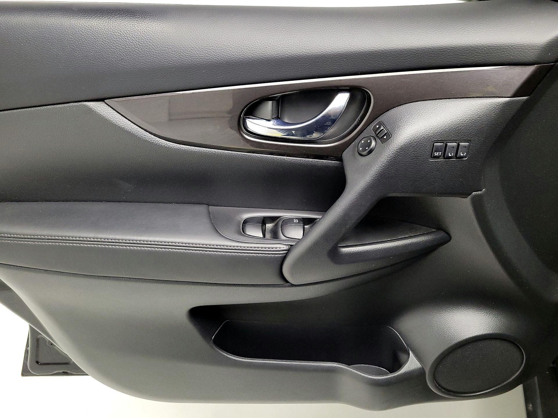Thumbnail: 2019 Nissan Rogue - 12