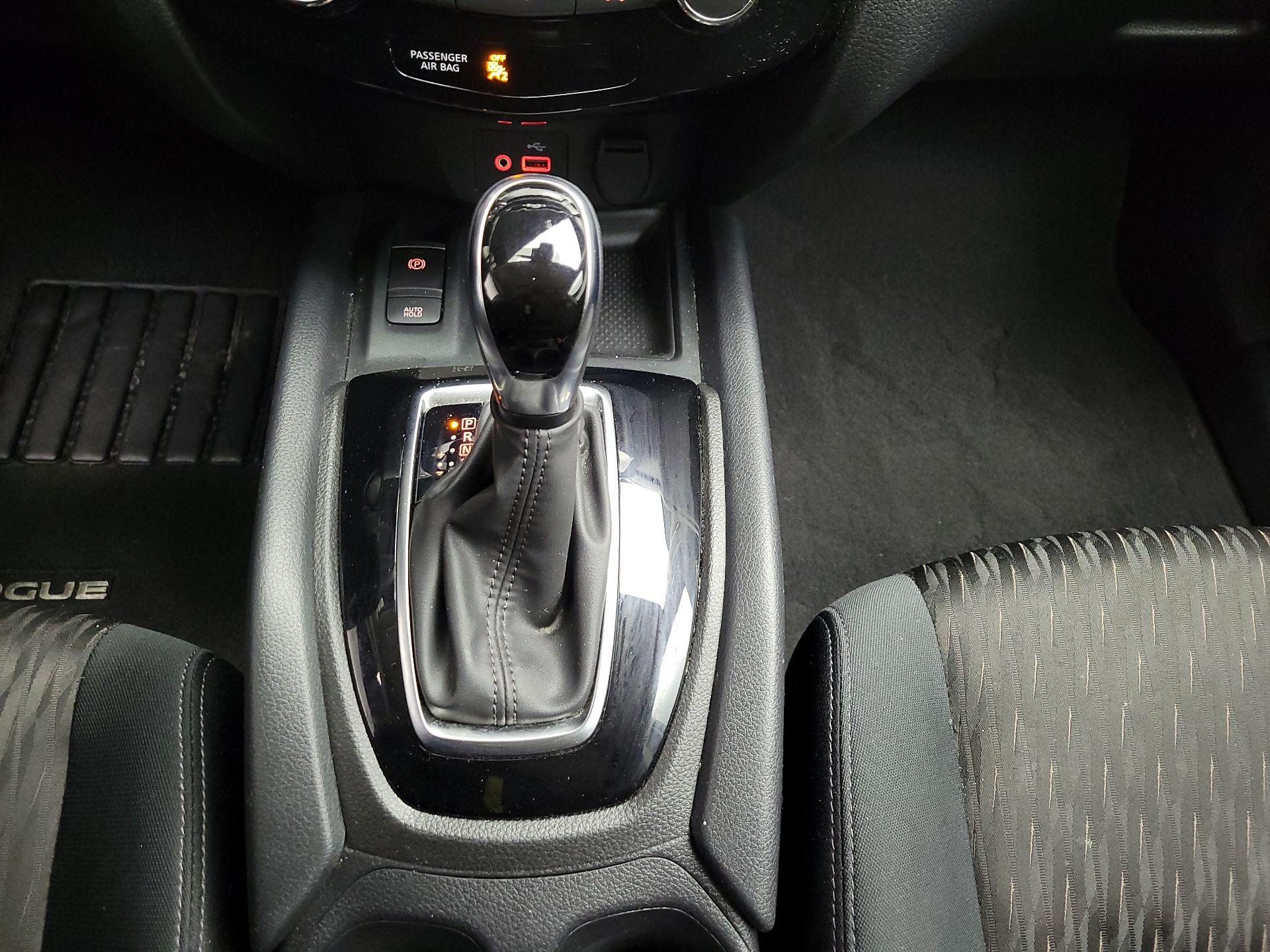 Thumbnail: 2019 Nissan Rogue - 17