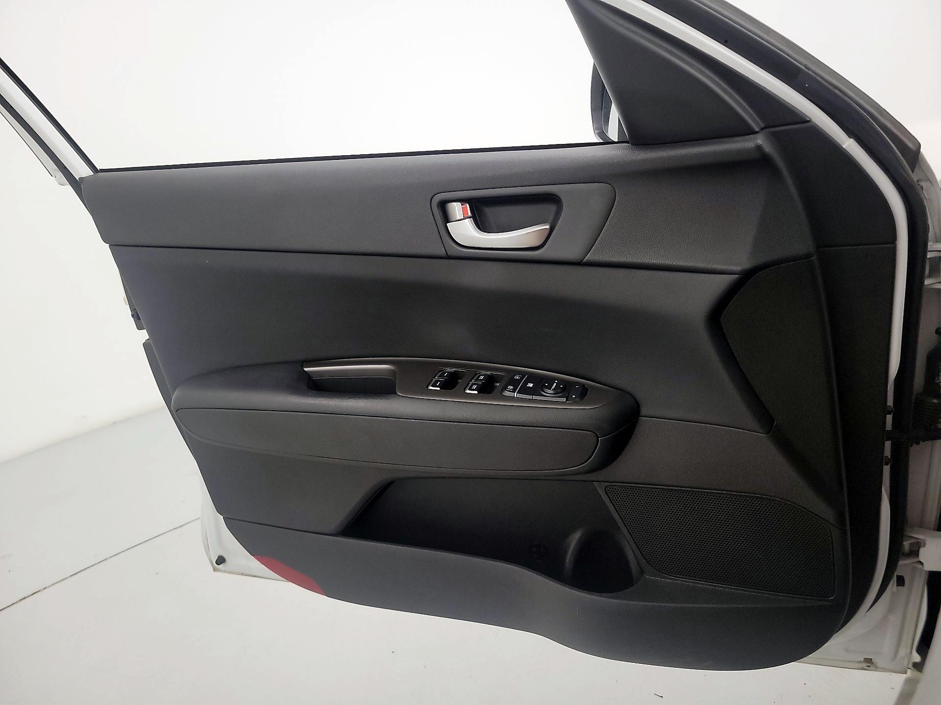 Thumbnail: 2019 Kia Optima - 12