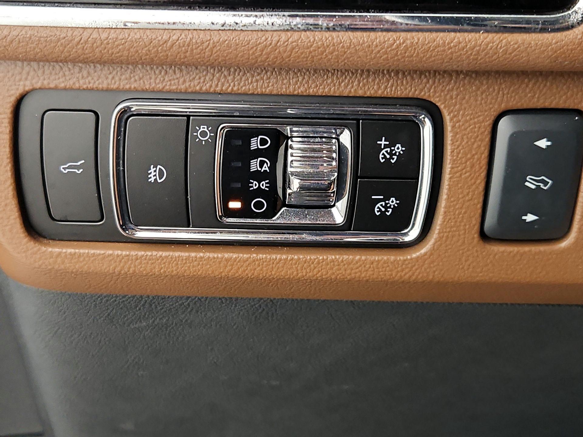 Thumbnail: 2023 Lincoln Navigator - 13