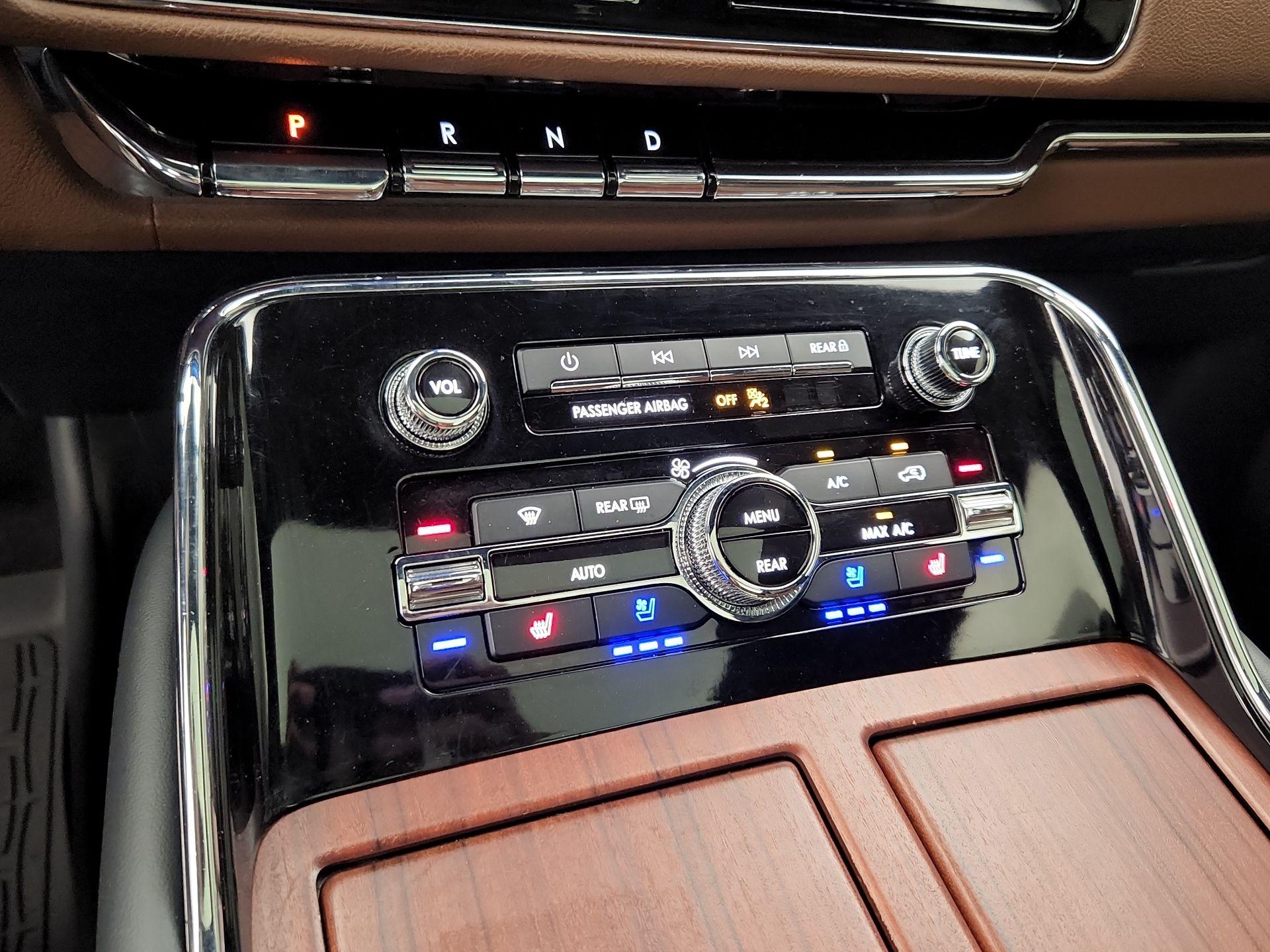 Thumbnail: 2023 Lincoln Navigator - 17