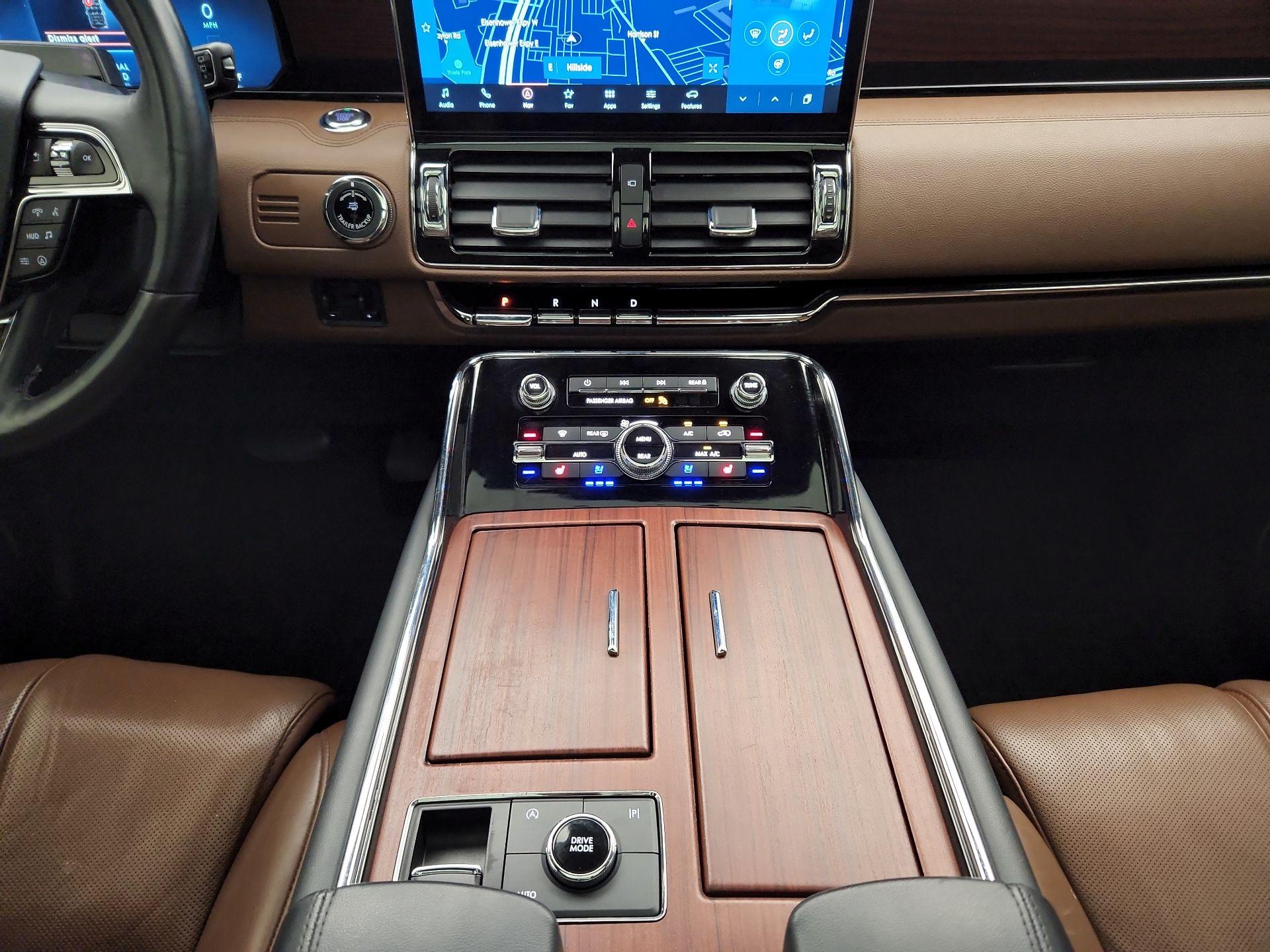 Thumbnail: 2023 Lincoln Navigator - 18