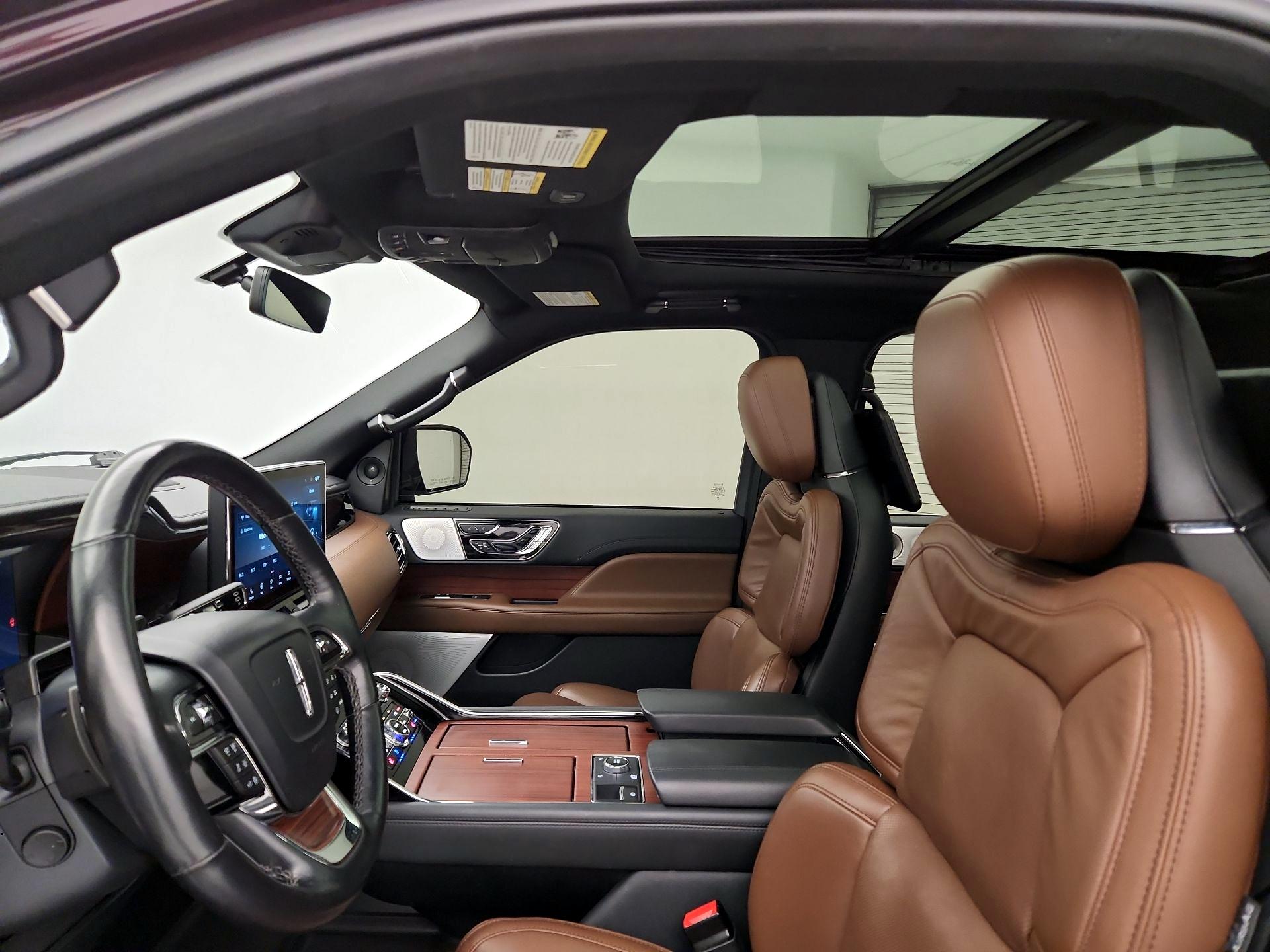 Thumbnail: 2023 Lincoln Navigator - 20