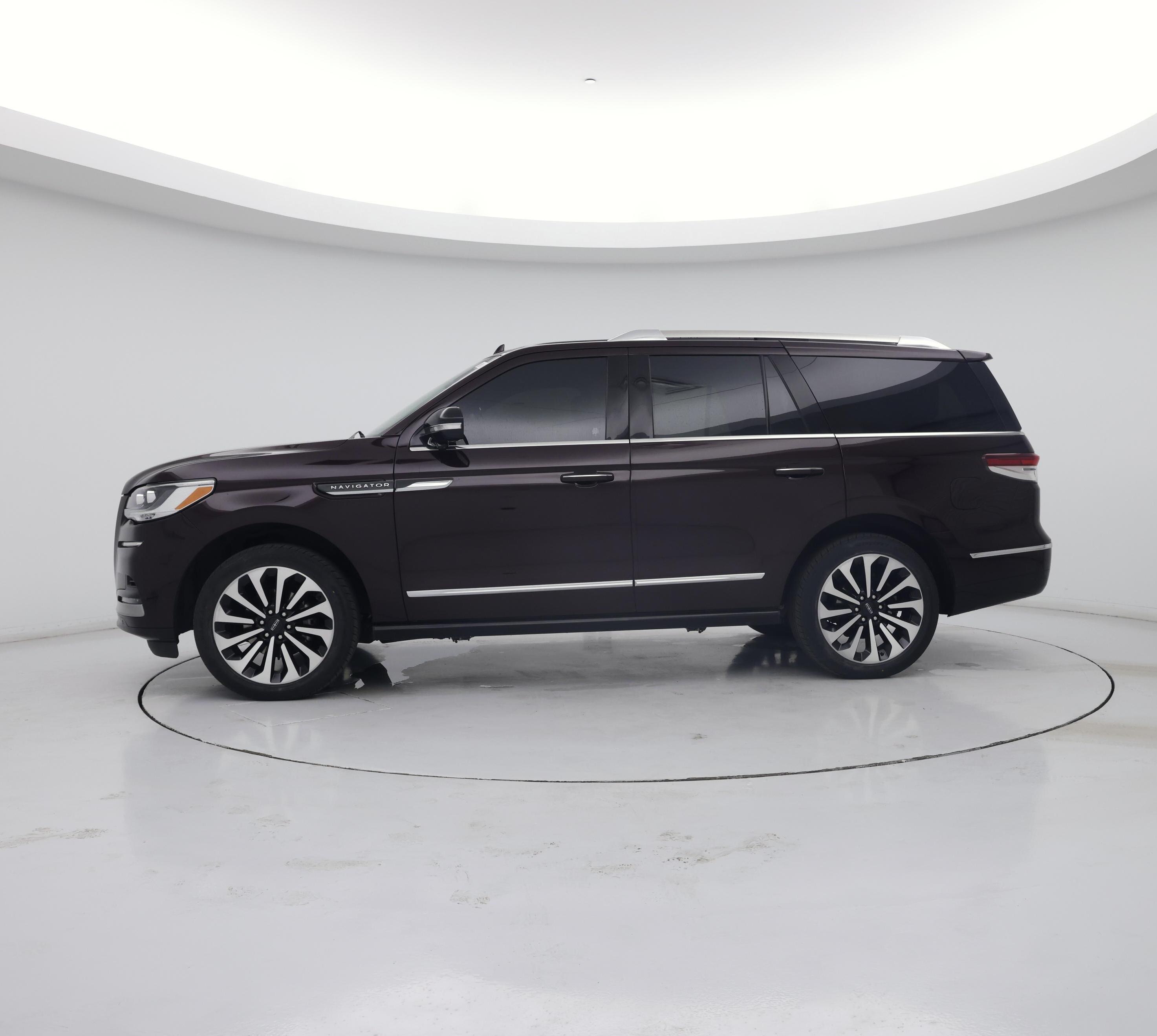 Thumbnail: 2023 Lincoln Navigator - 3