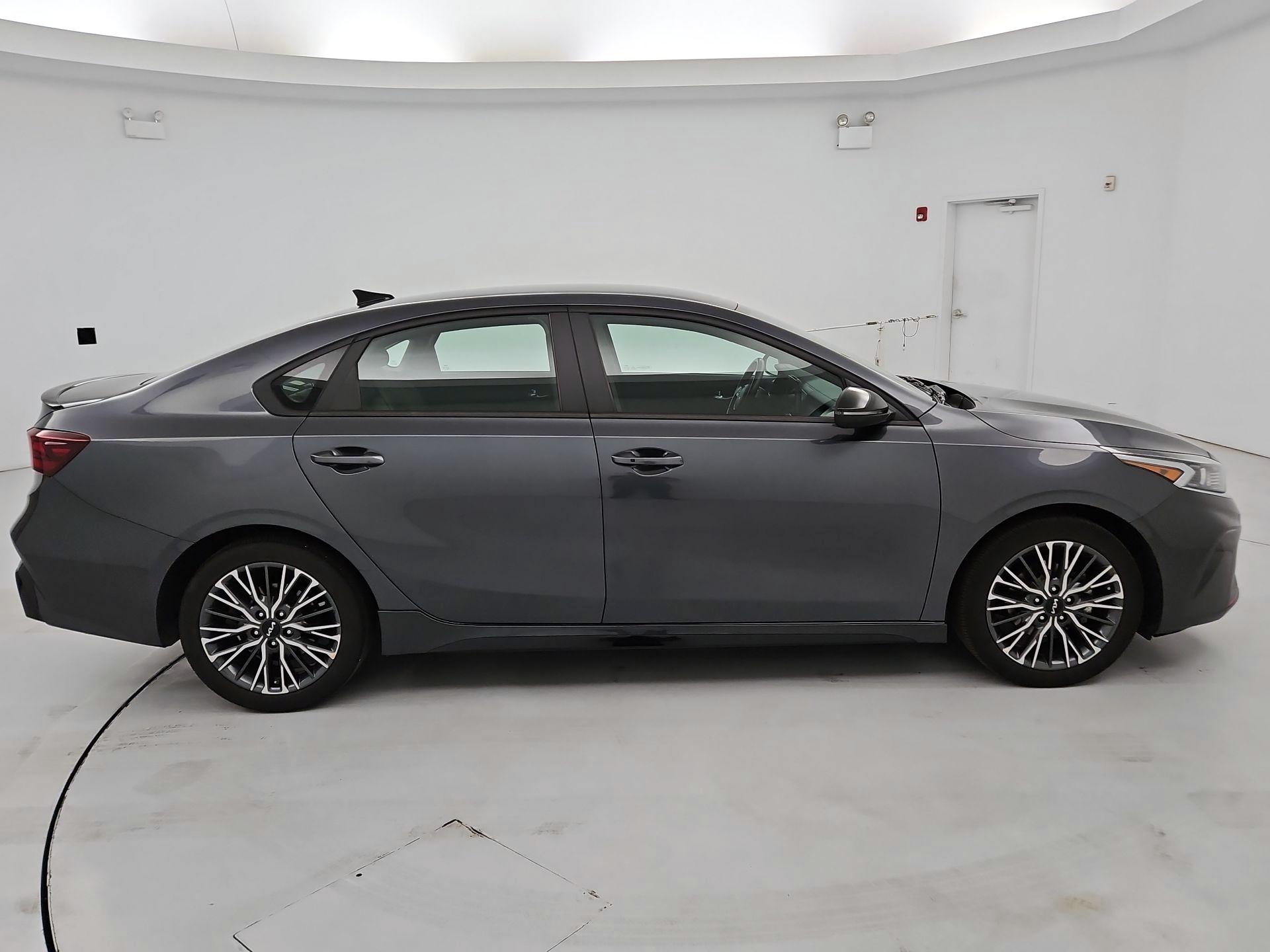 Thumbnail: 2024 Kia Forte - 4