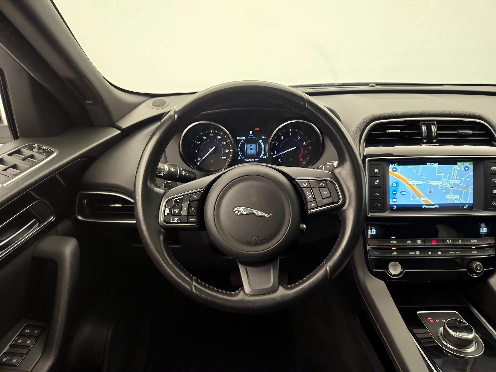Thumbnail: 2017 Jaguar F-Pace - 10
