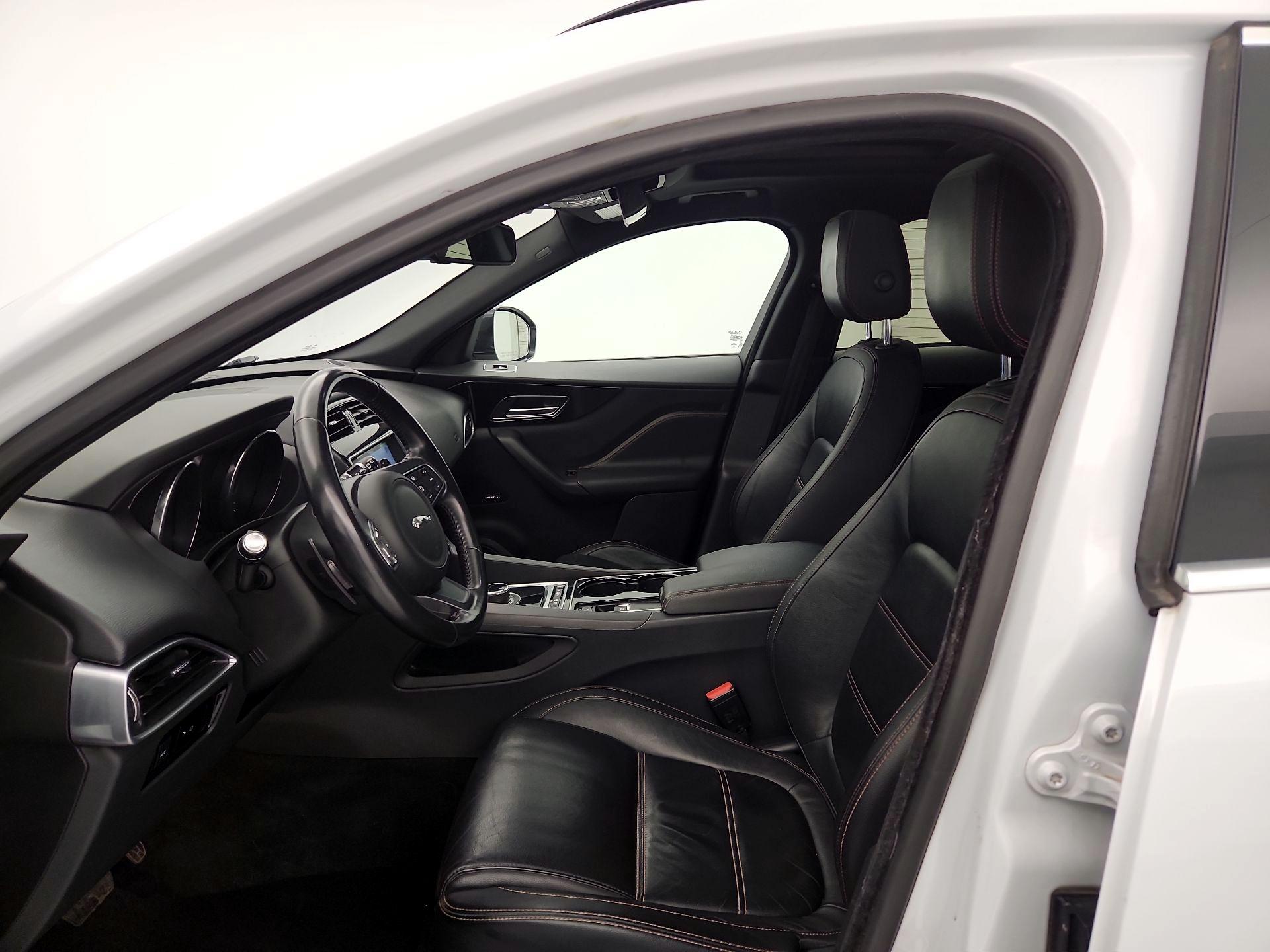 Thumbnail: 2017 Jaguar F-Pace - 11
