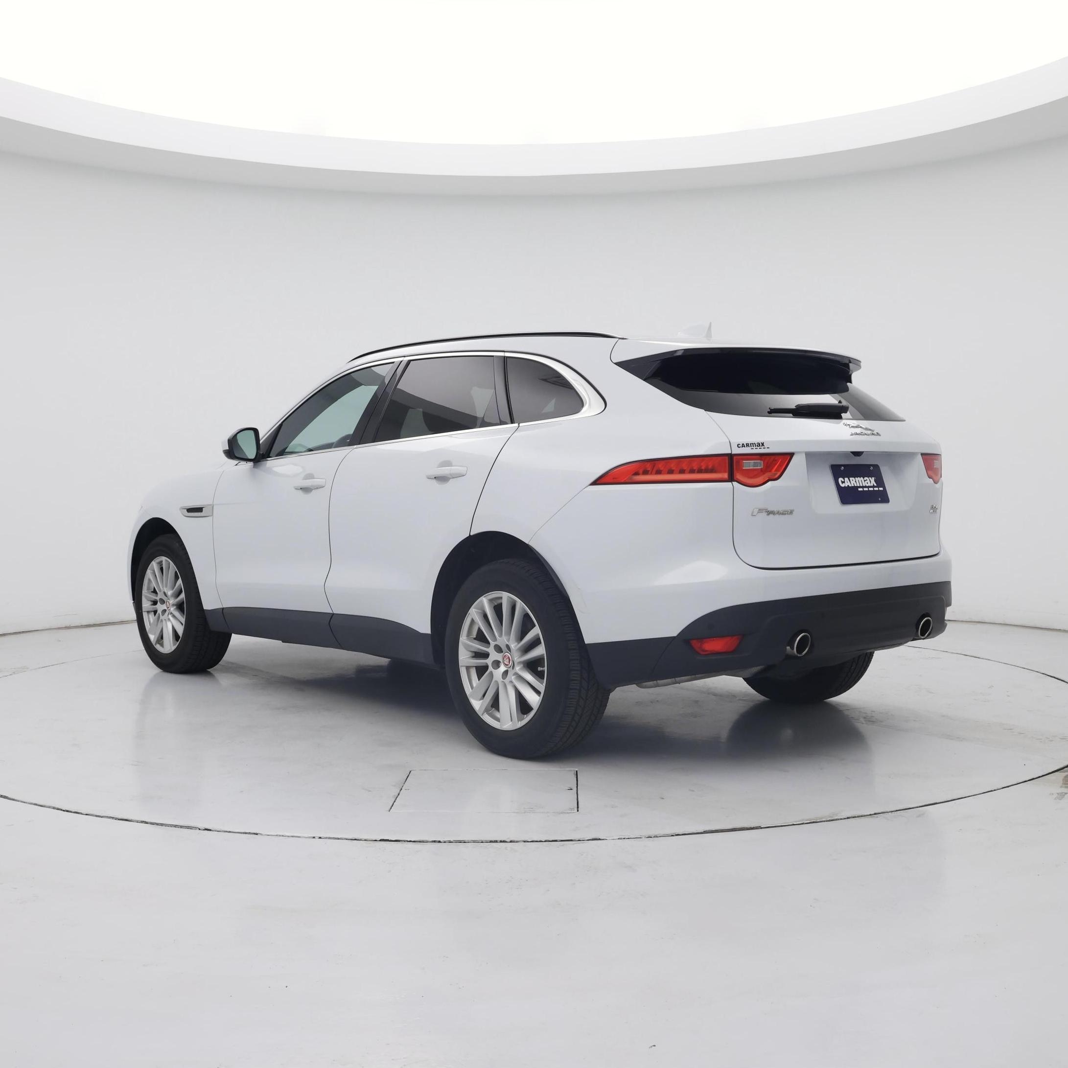 Thumbnail: 2017 Jaguar F-Pace - 2