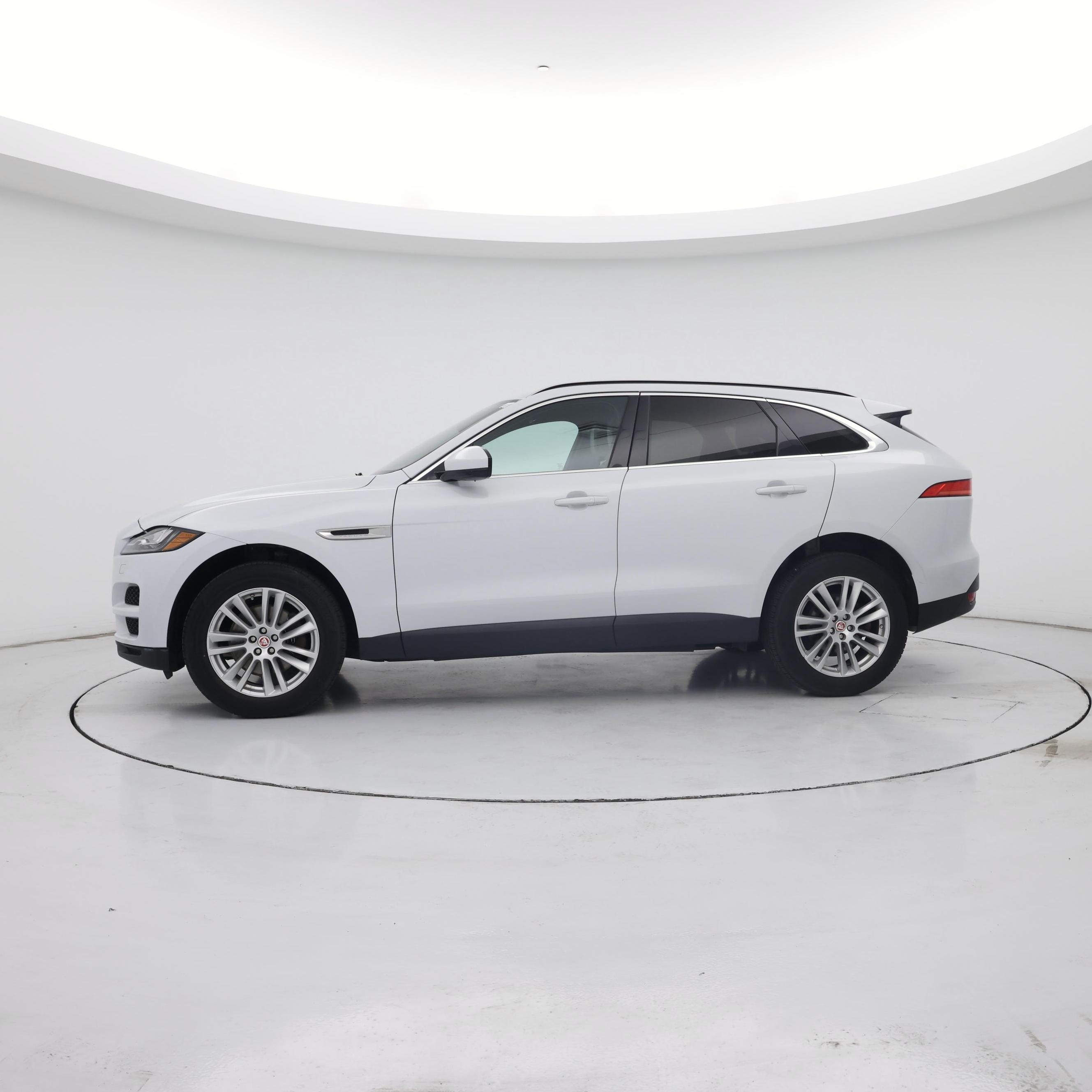Thumbnail: 2017 Jaguar F-Pace - 3