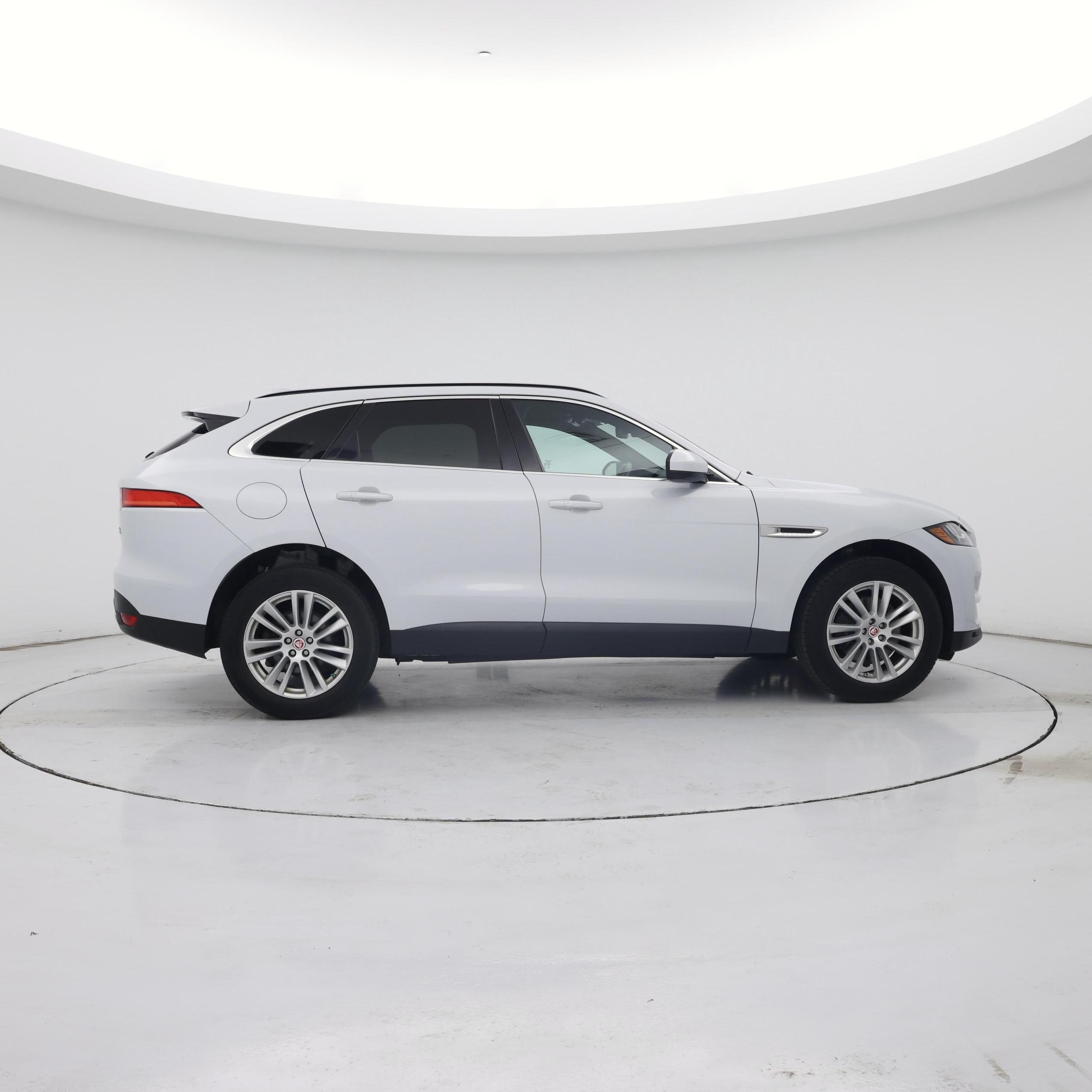 Thumbnail: 2017 Jaguar F-Pace - 7