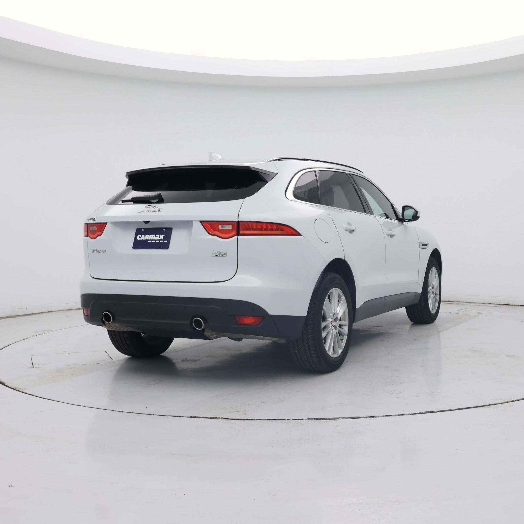 Thumbnail: 2017 Jaguar F-Pace - 8
