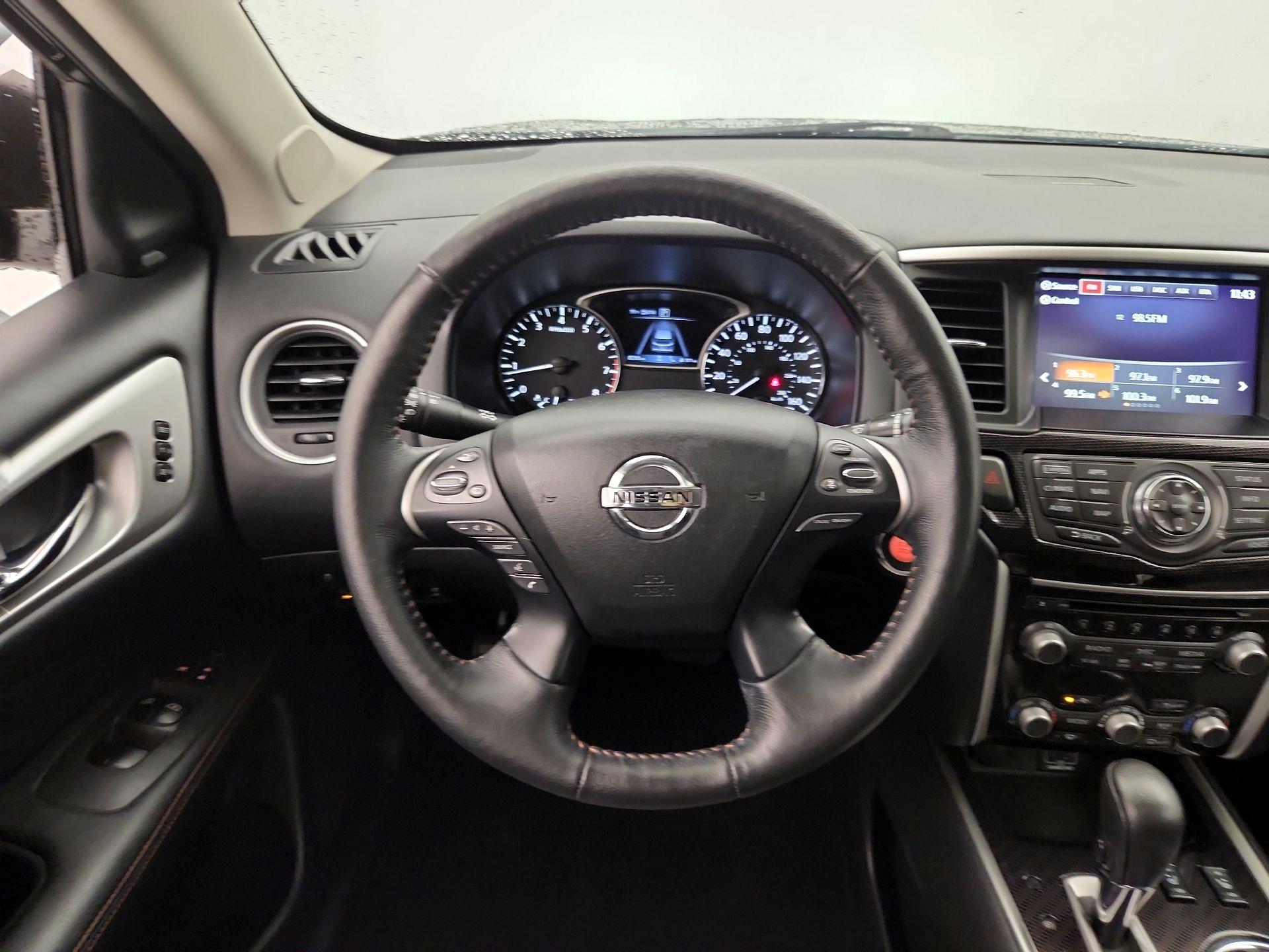 Thumbnail: 2020 Nissan Pathfinder - 10