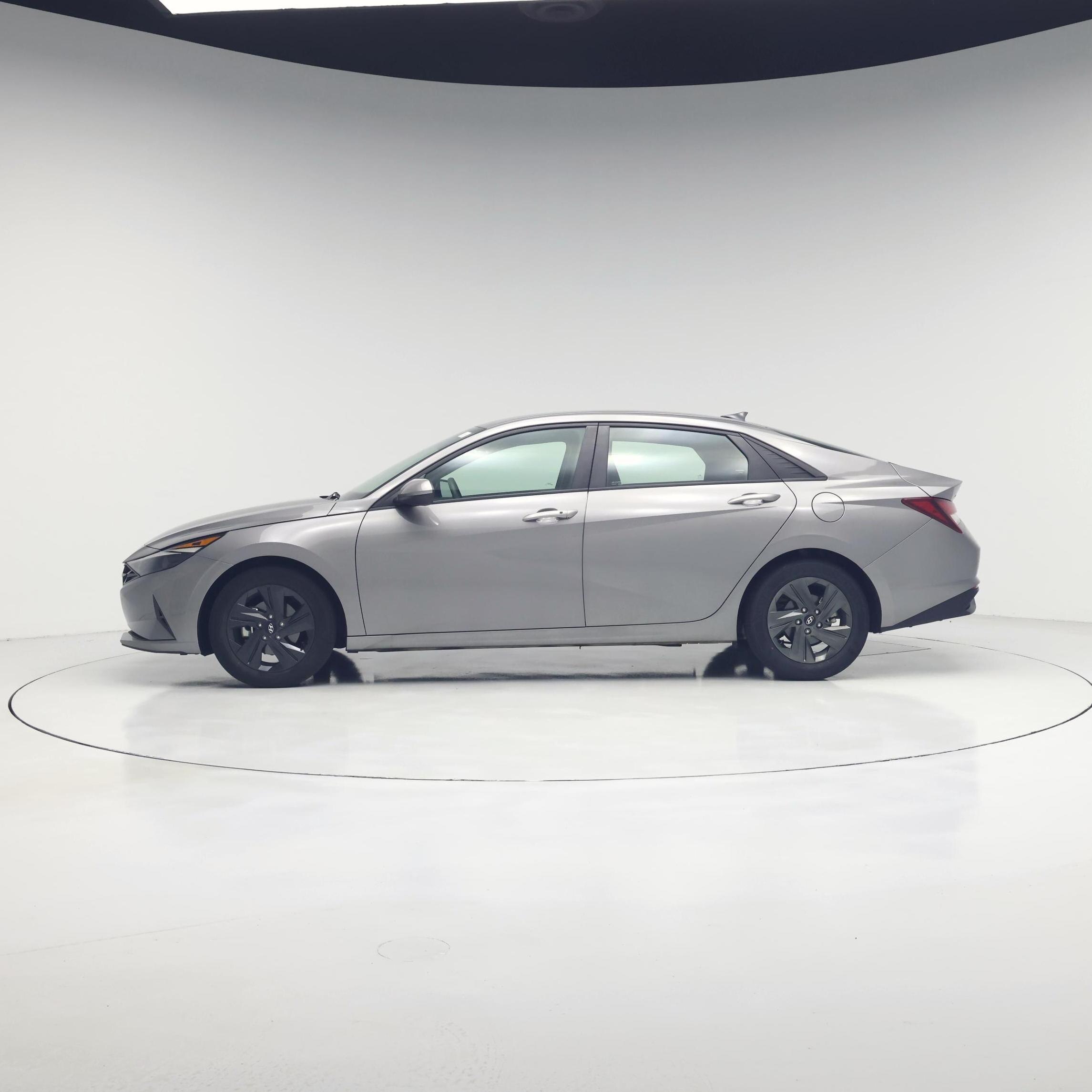 Thumbnail: 2022 Hyundai Elantra - 3