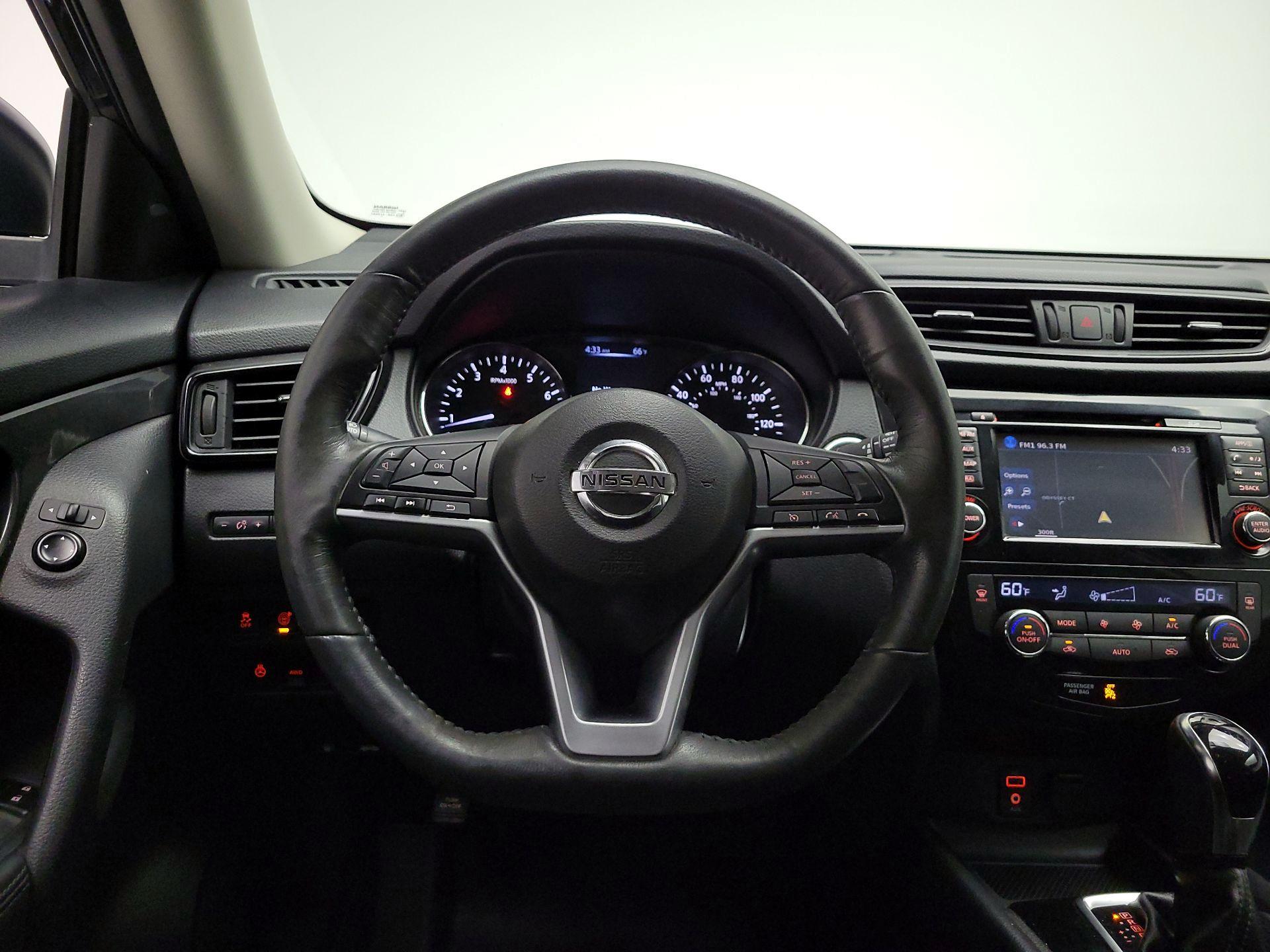 Thumbnail: 2017 Nissan Rogue - 10