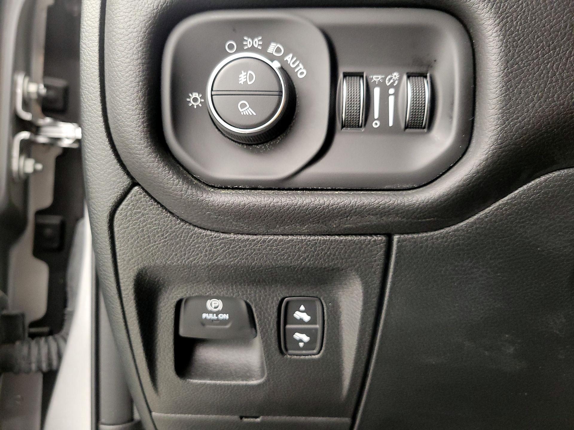 Thumbnail: 2025 RAM 1500 - 13