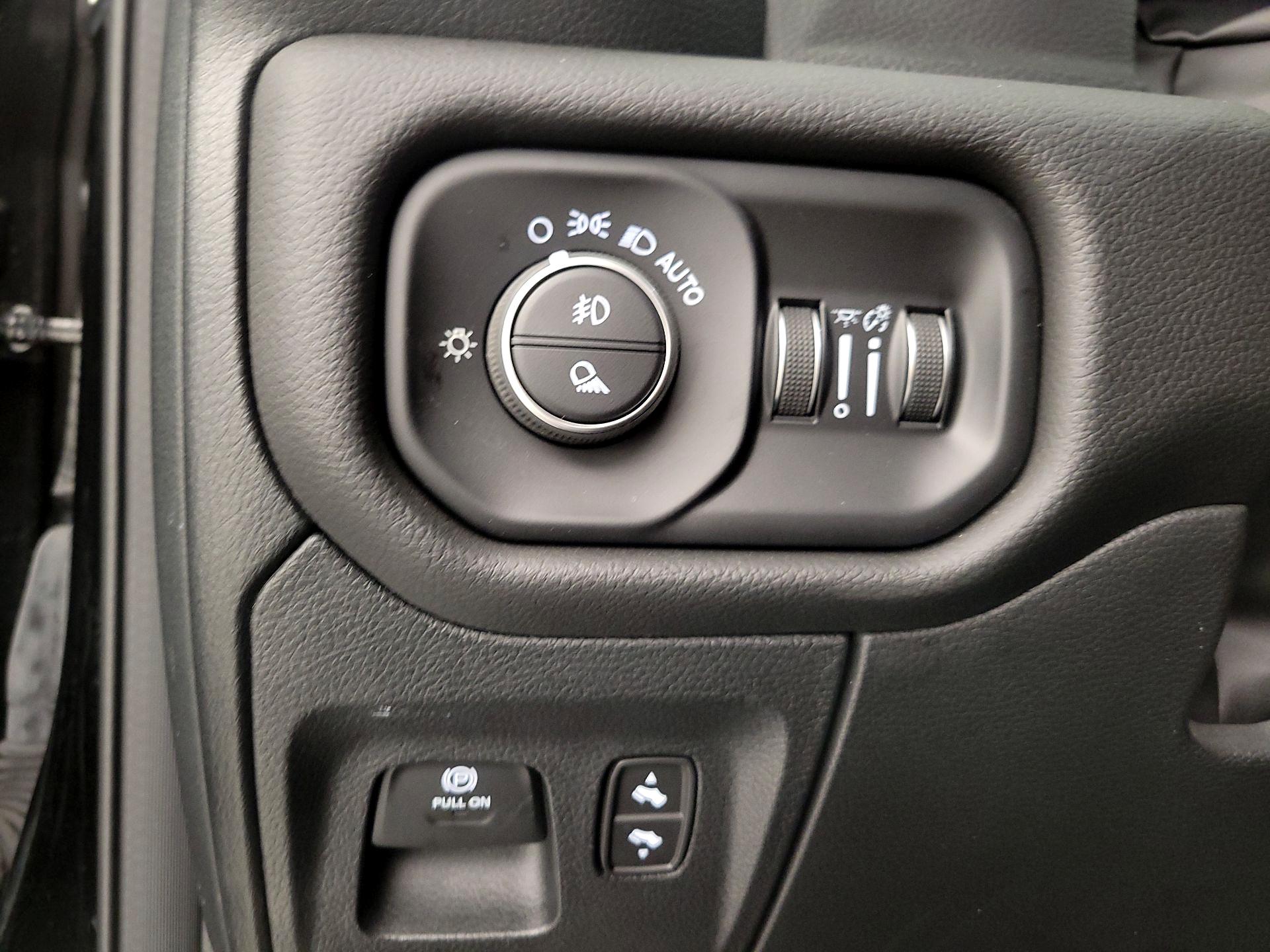 Thumbnail: 2025 RAM 1500 - 13