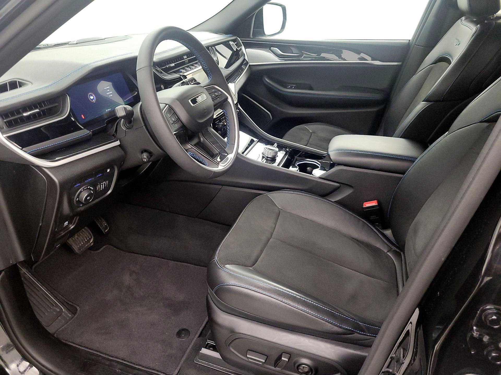 Thumbnail: 2023 Jeep Grand Cherokee - 11