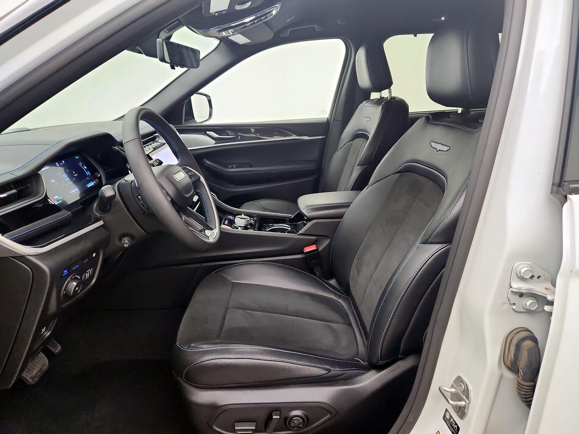 Thumbnail: 2022 Jeep Grand Cherokee - 11