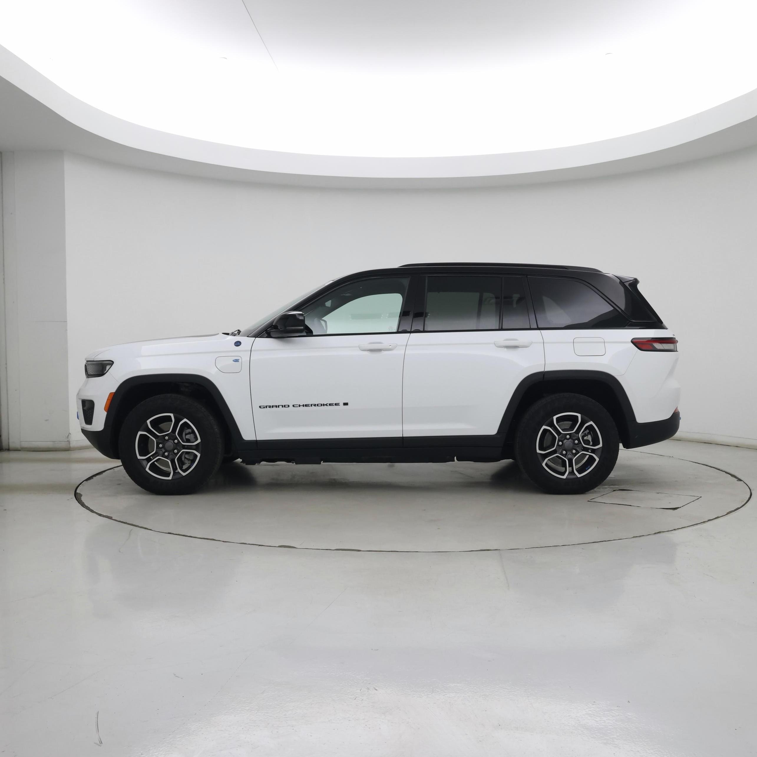 Thumbnail: 2022 Jeep Grand Cherokee - 3