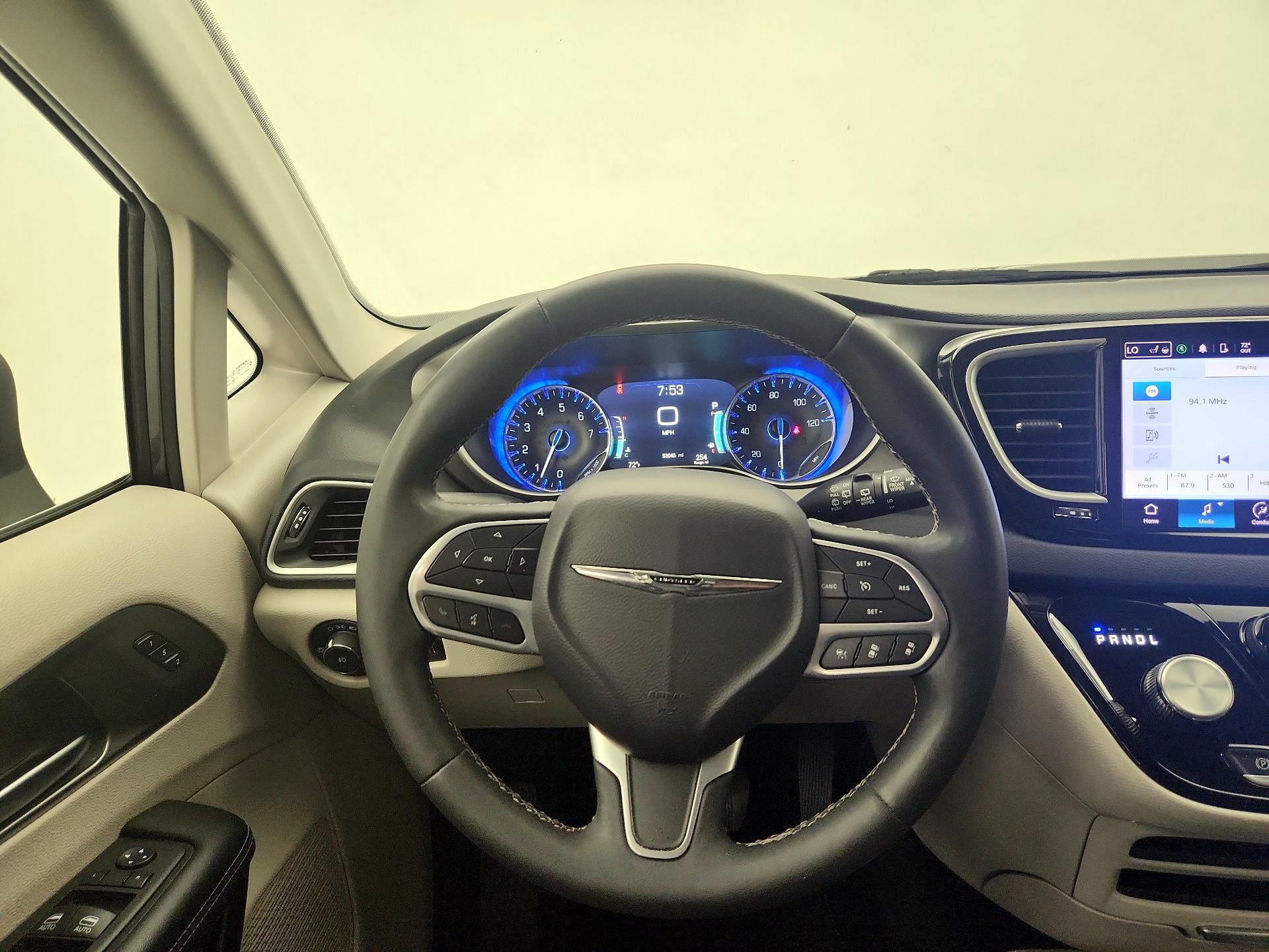 Thumbnail: 2023 Chrysler Pacifica - 10