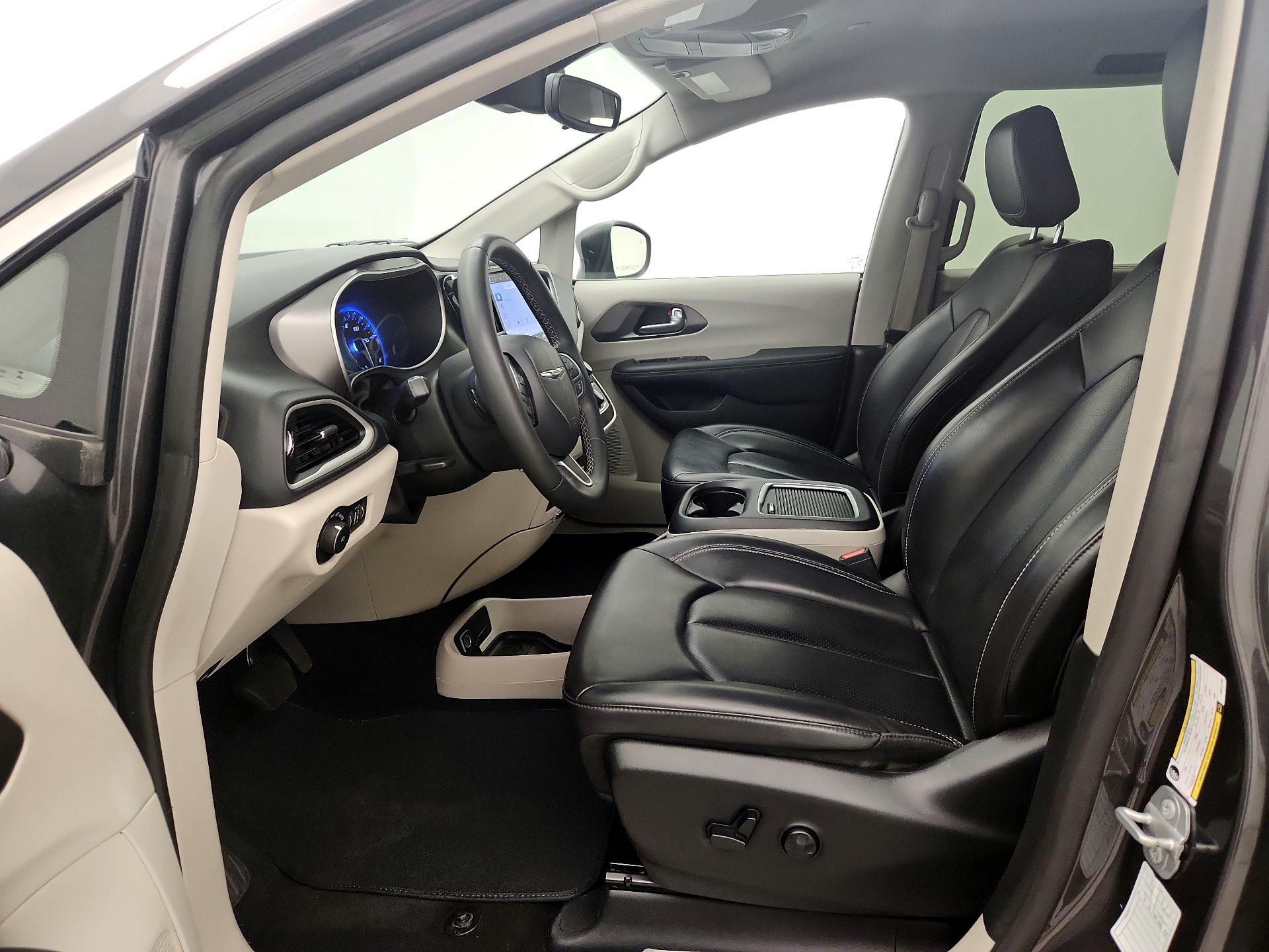Thumbnail: 2023 Chrysler Pacifica - 11