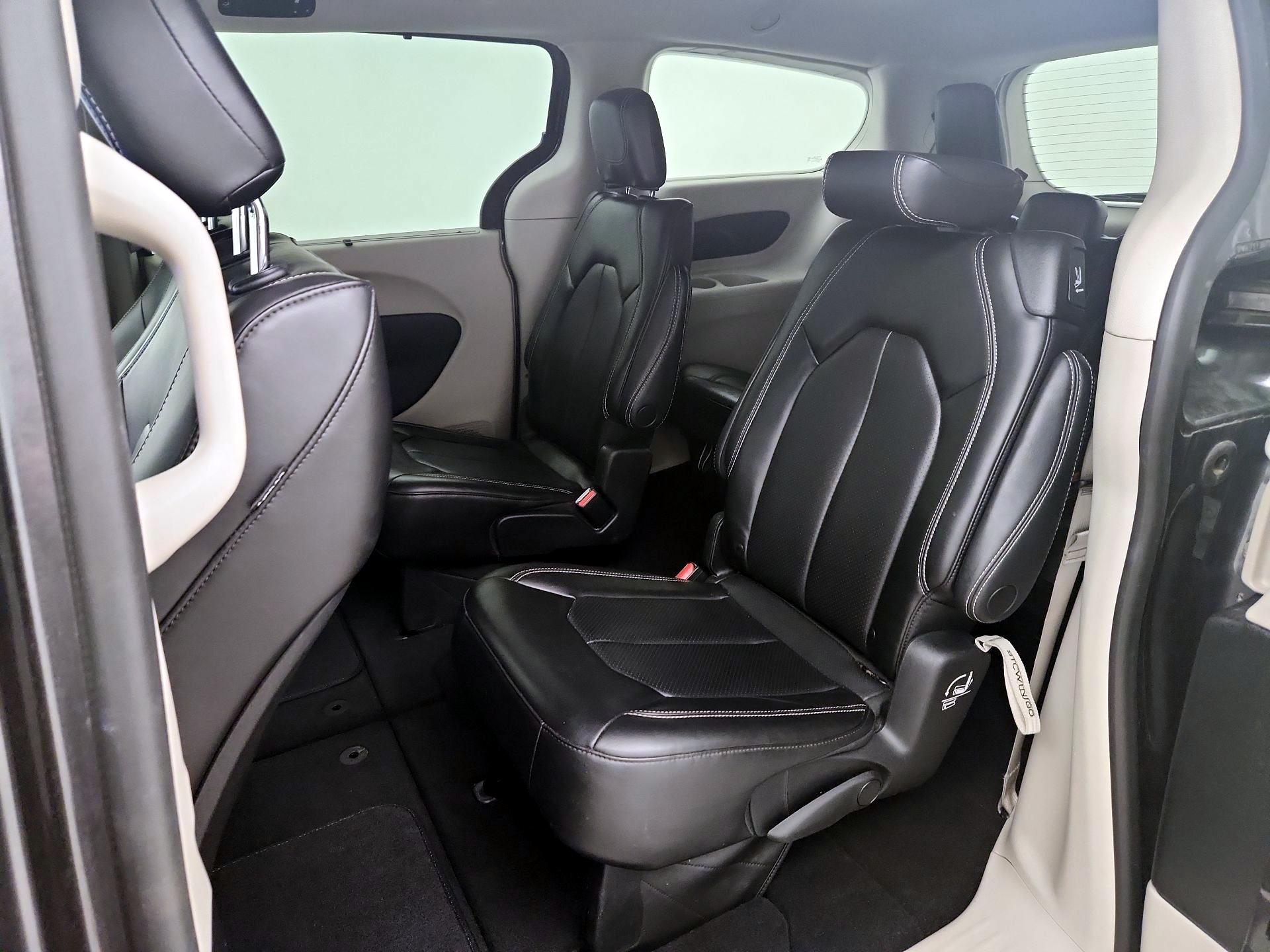 Thumbnail: 2023 Chrysler Pacifica - 19