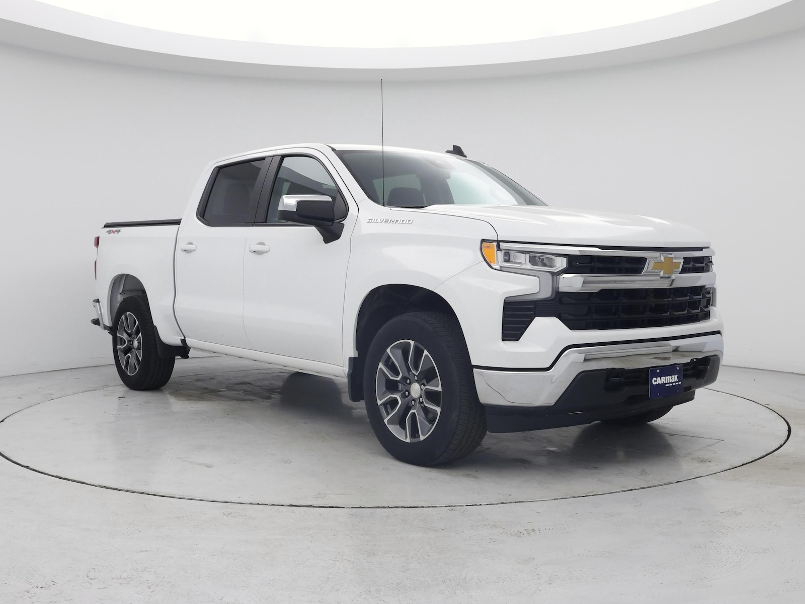 2023 Chevrolet Silverado 1500 LT - Photo 2