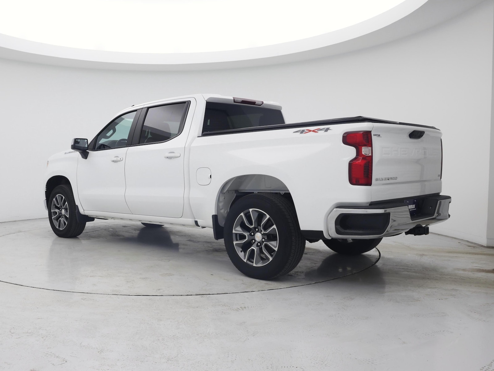 2023 Chevrolet Silverado 1500 LT - Photo 3