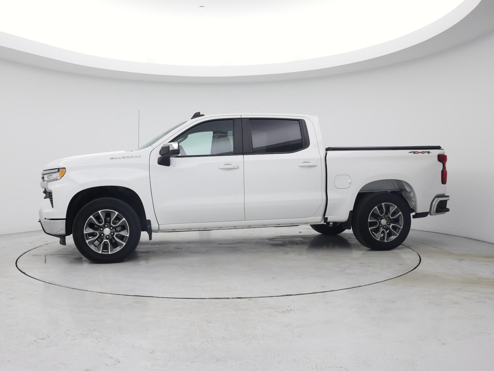 2023 Chevrolet Silverado 1500 LT - Photo 4