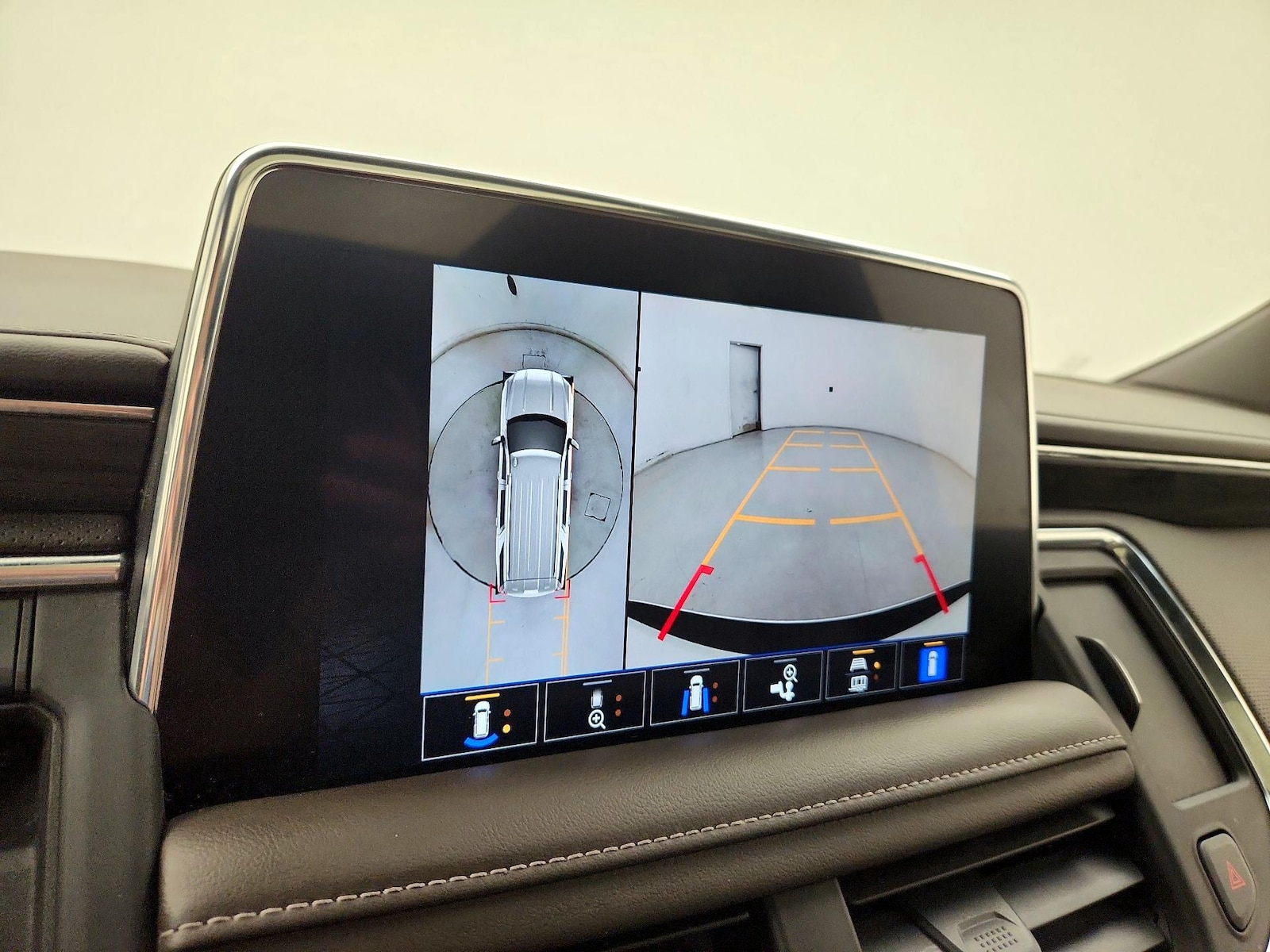 2023 GMC Yukon SLT - Photo 15