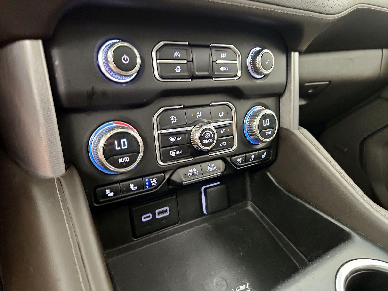 2023 GMC Yukon SLT - Photo 17