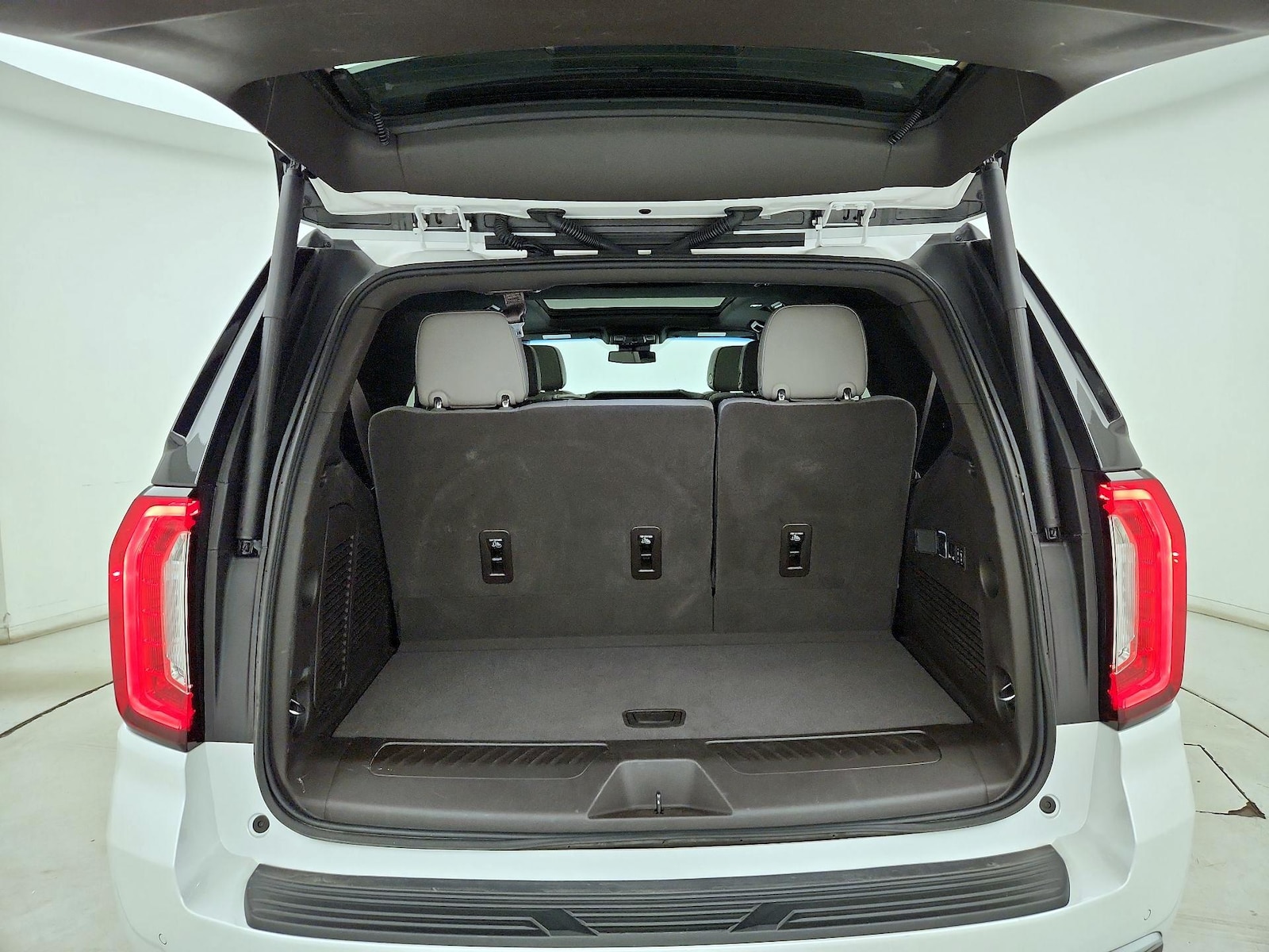 2023 GMC Yukon SLT - Photo 23