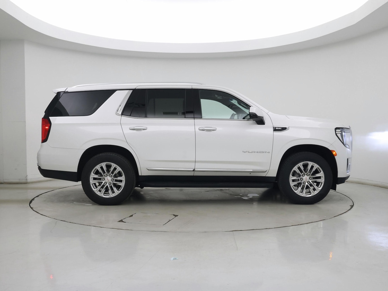 2023 GMC Yukon SLT - Photo 8