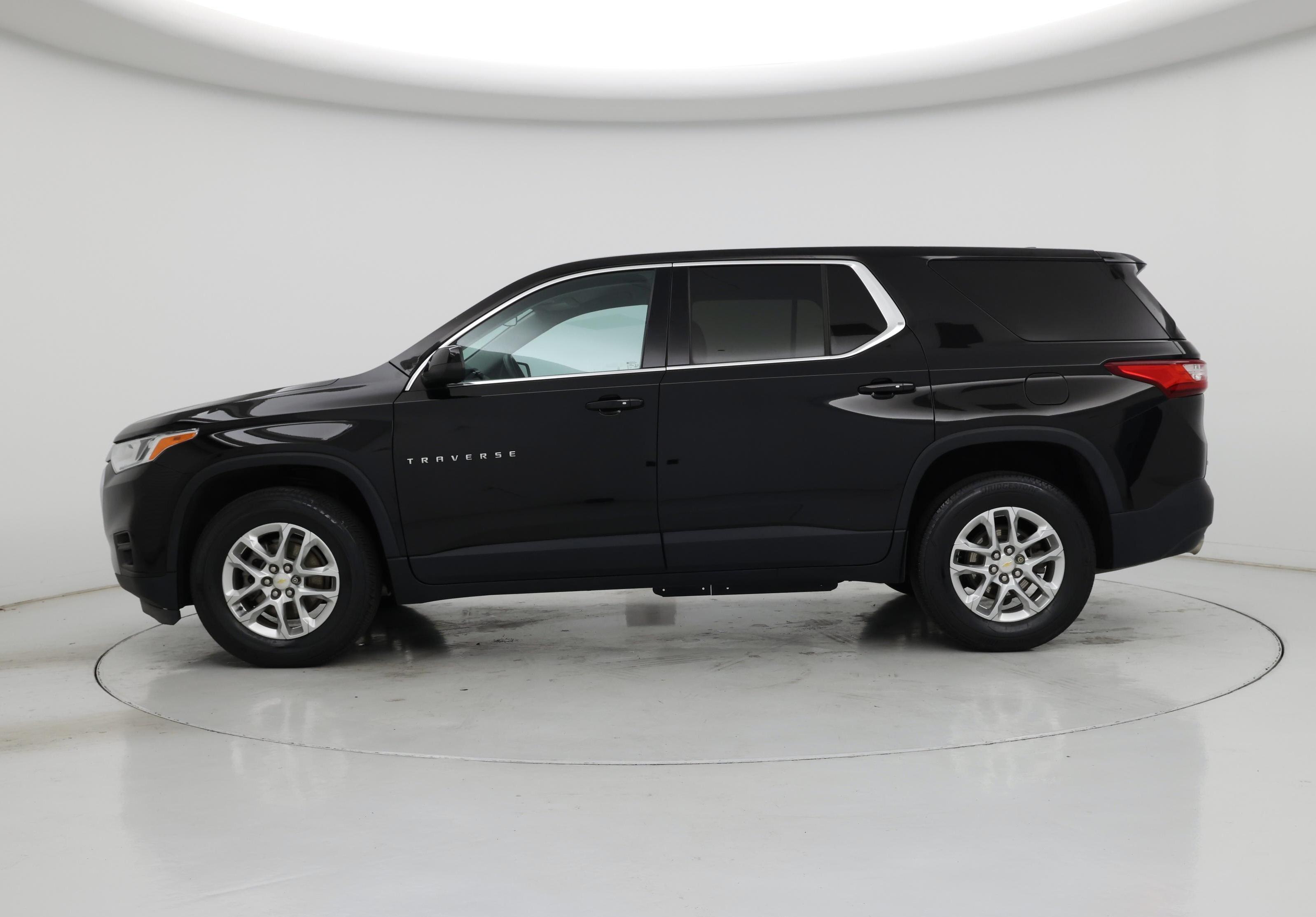 Thumbnail: 2021 Chevrolet Traverse - 3