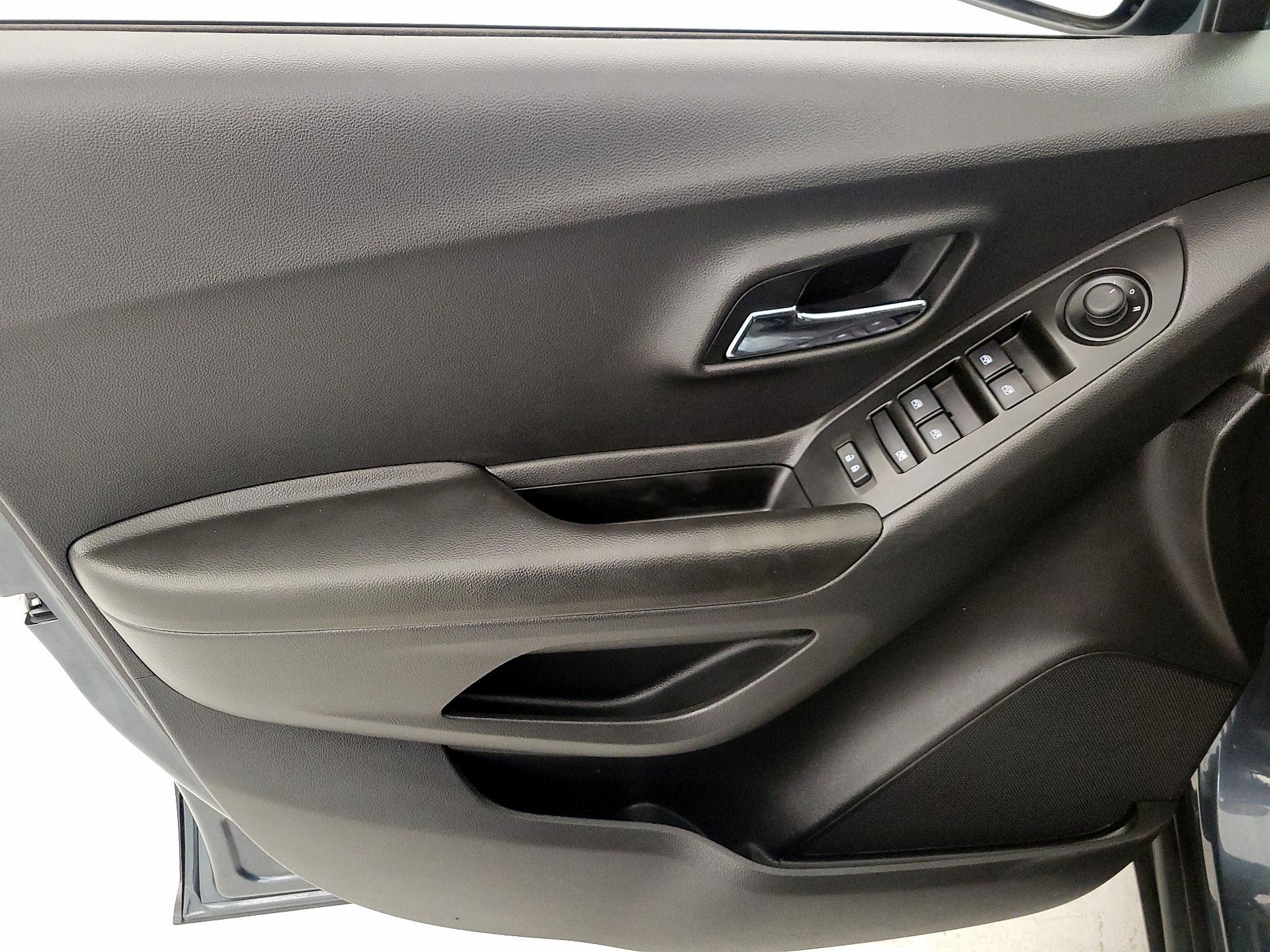 Thumbnail: 2021 Chevrolet Trax - 12