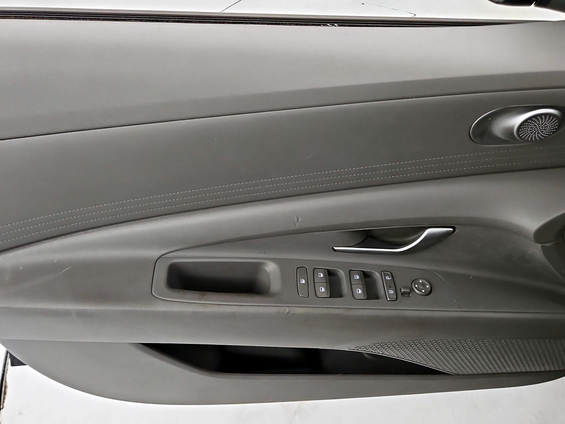 Thumbnail: 2023 Hyundai Elantra - 10