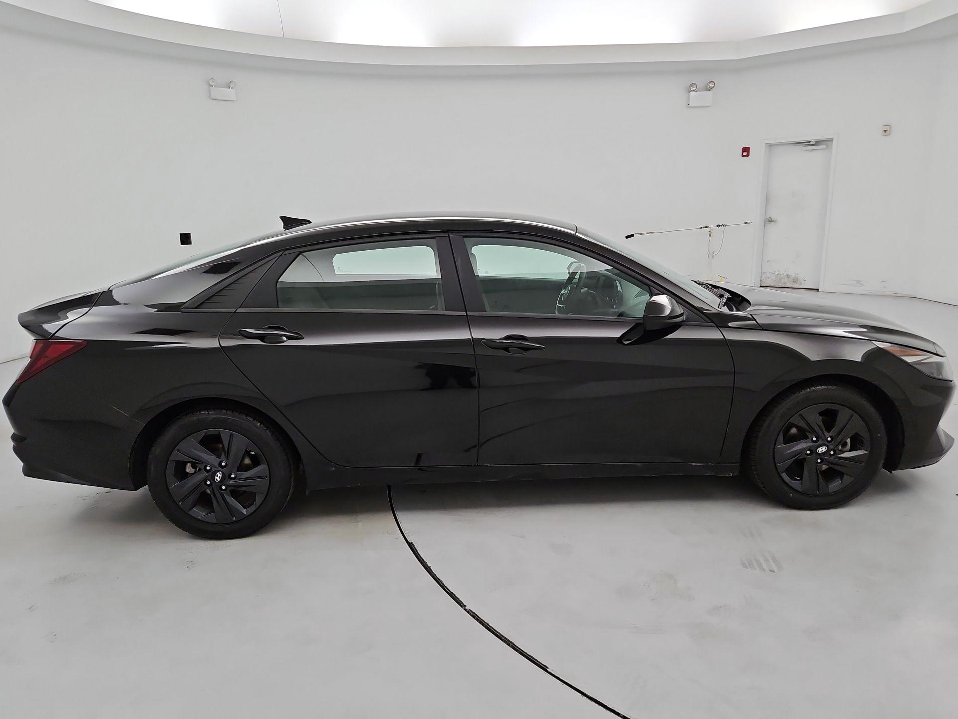 Thumbnail: 2023 Hyundai Elantra - 4