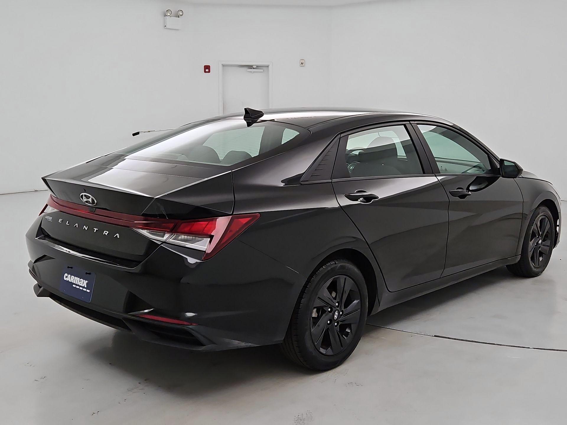 Thumbnail: 2023 Hyundai Elantra - 5