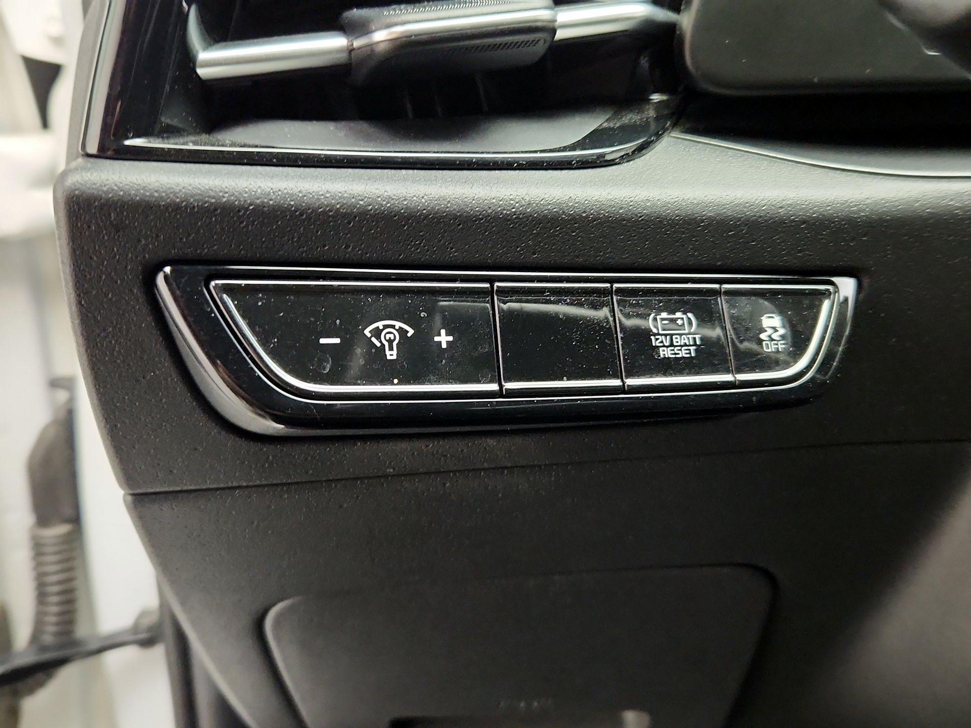 Thumbnail: 2023 Kia Niro - 13