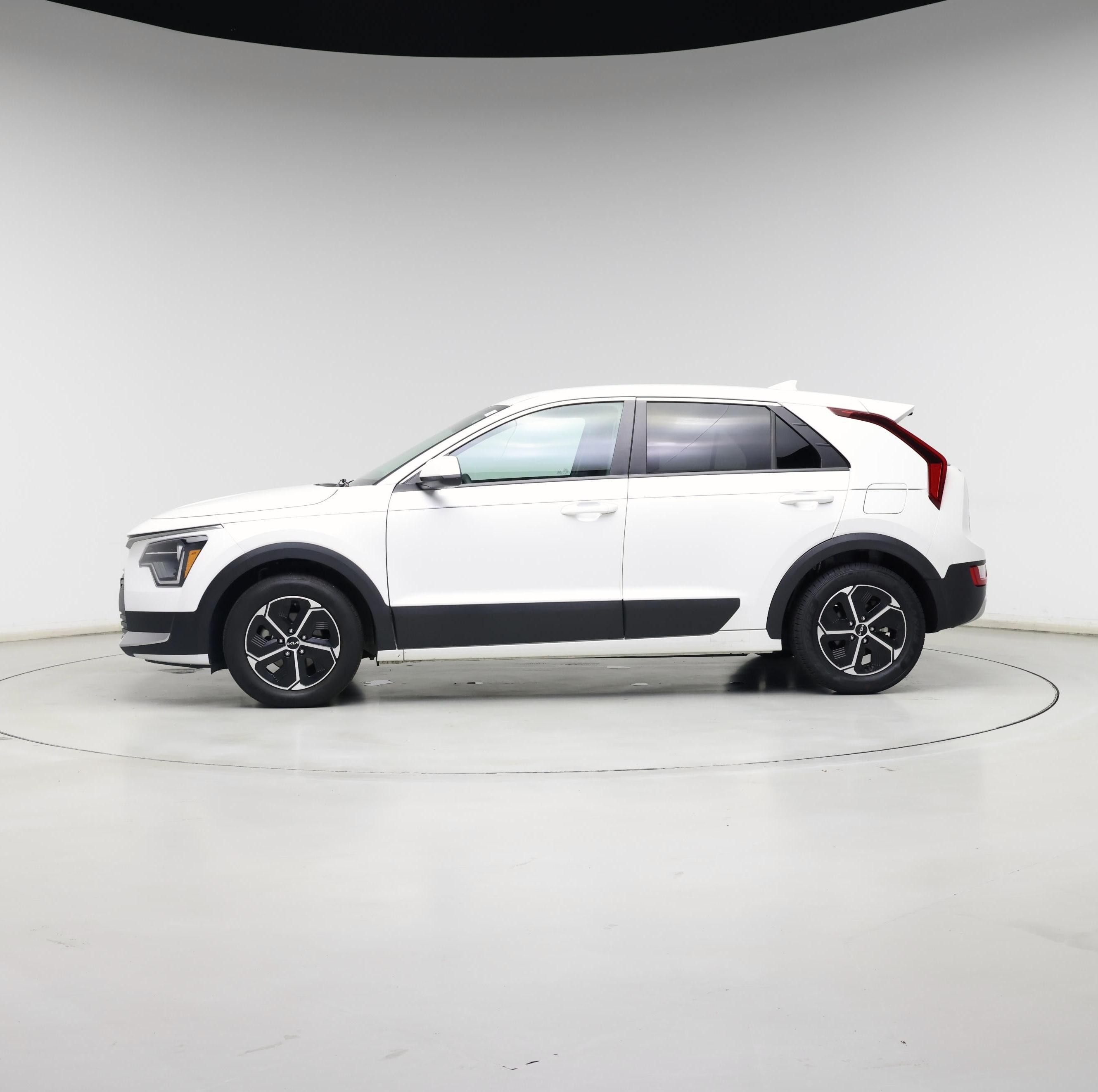 Thumbnail: 2023 Kia Niro - 3
