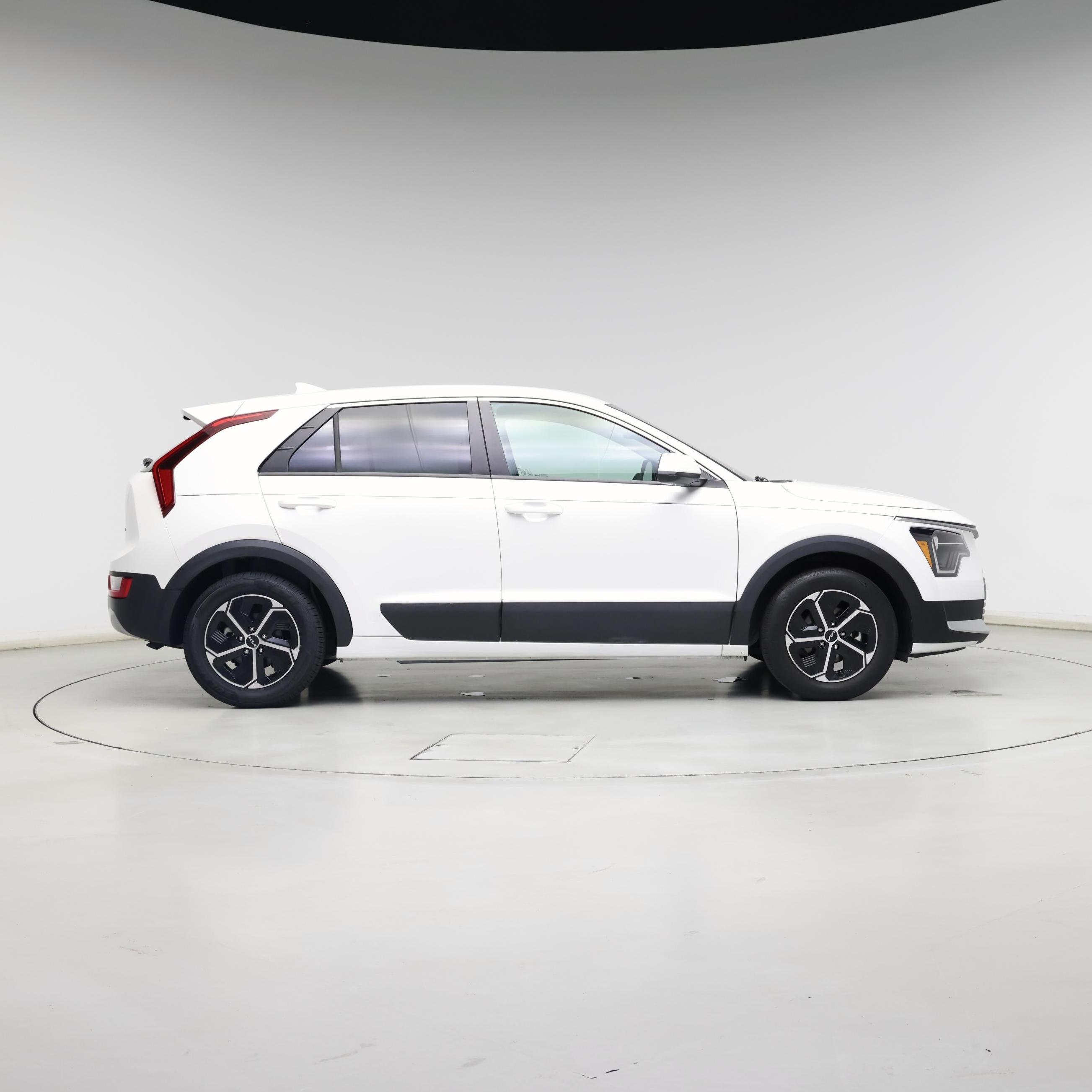 Thumbnail: 2023 Kia Niro - 7