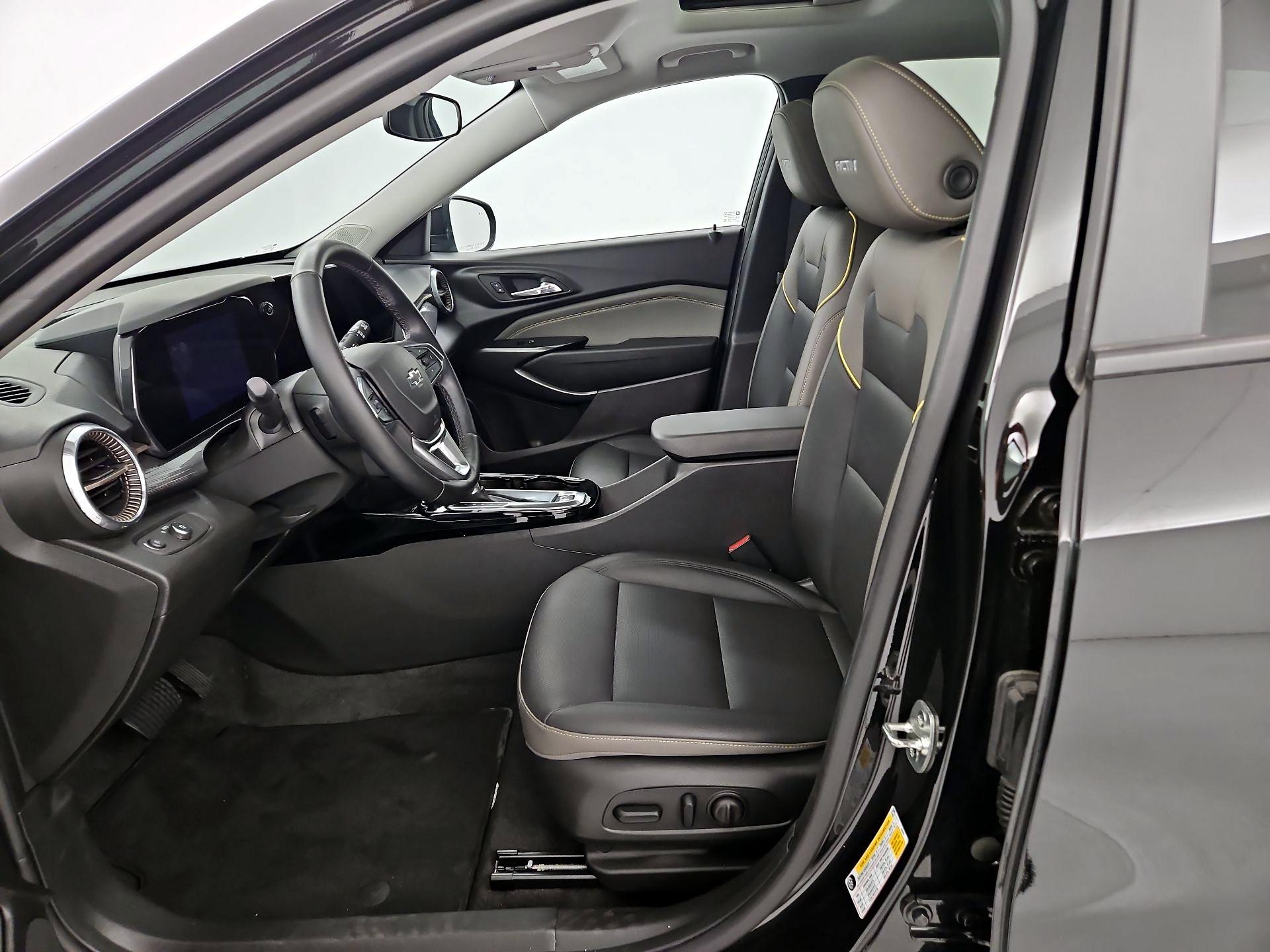 Thumbnail: 2025 Chevrolet Trax - 9