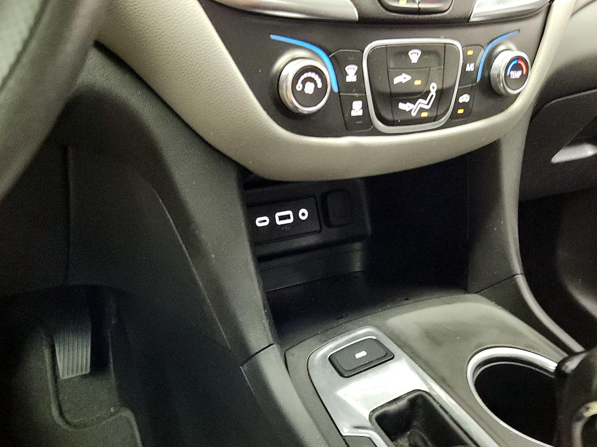 Thumbnail: 2022 Chevrolet Equinox - 18