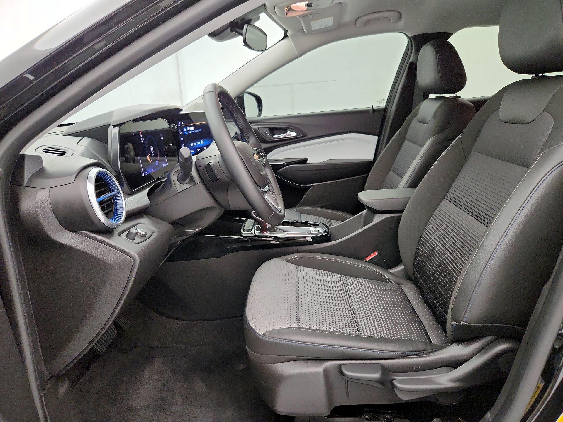 Thumbnail: 2025 Chevrolet Trax - 11