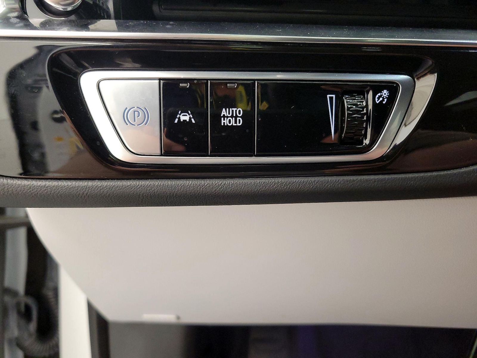 2024 Cadillac LYRIQ Luxury 1 - Photo 14