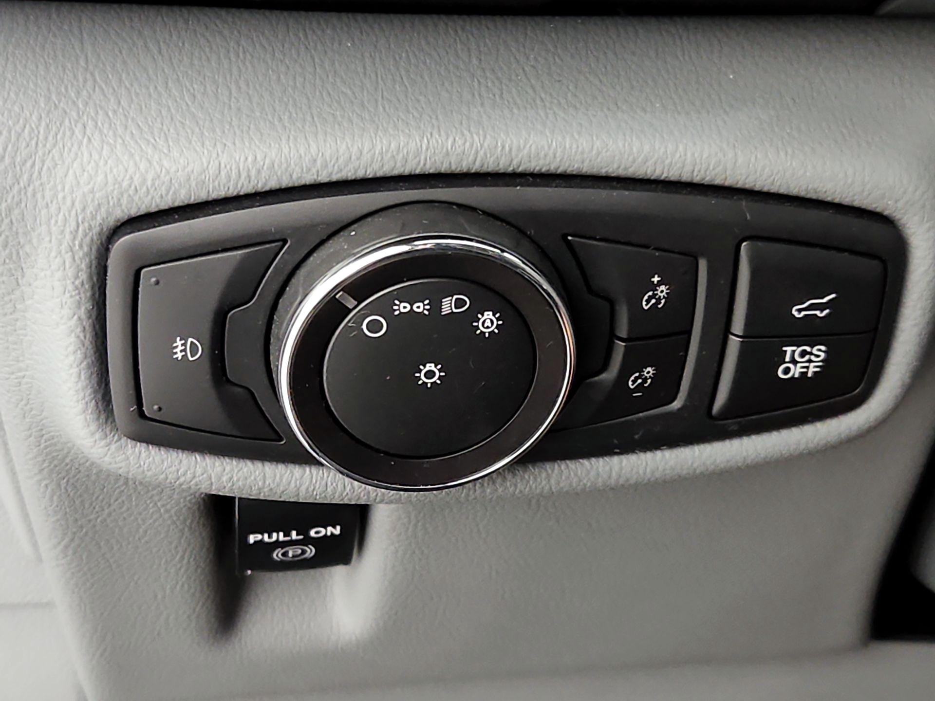 Thumbnail: 2019 Lincoln Nautilus - 13