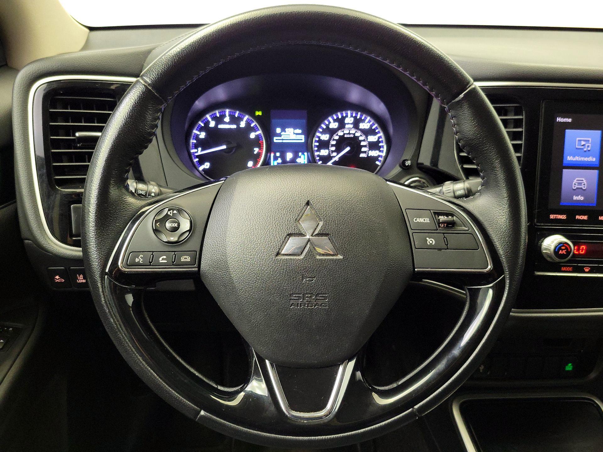 Thumbnail: 2020 Mitsubishi Outlander - 10